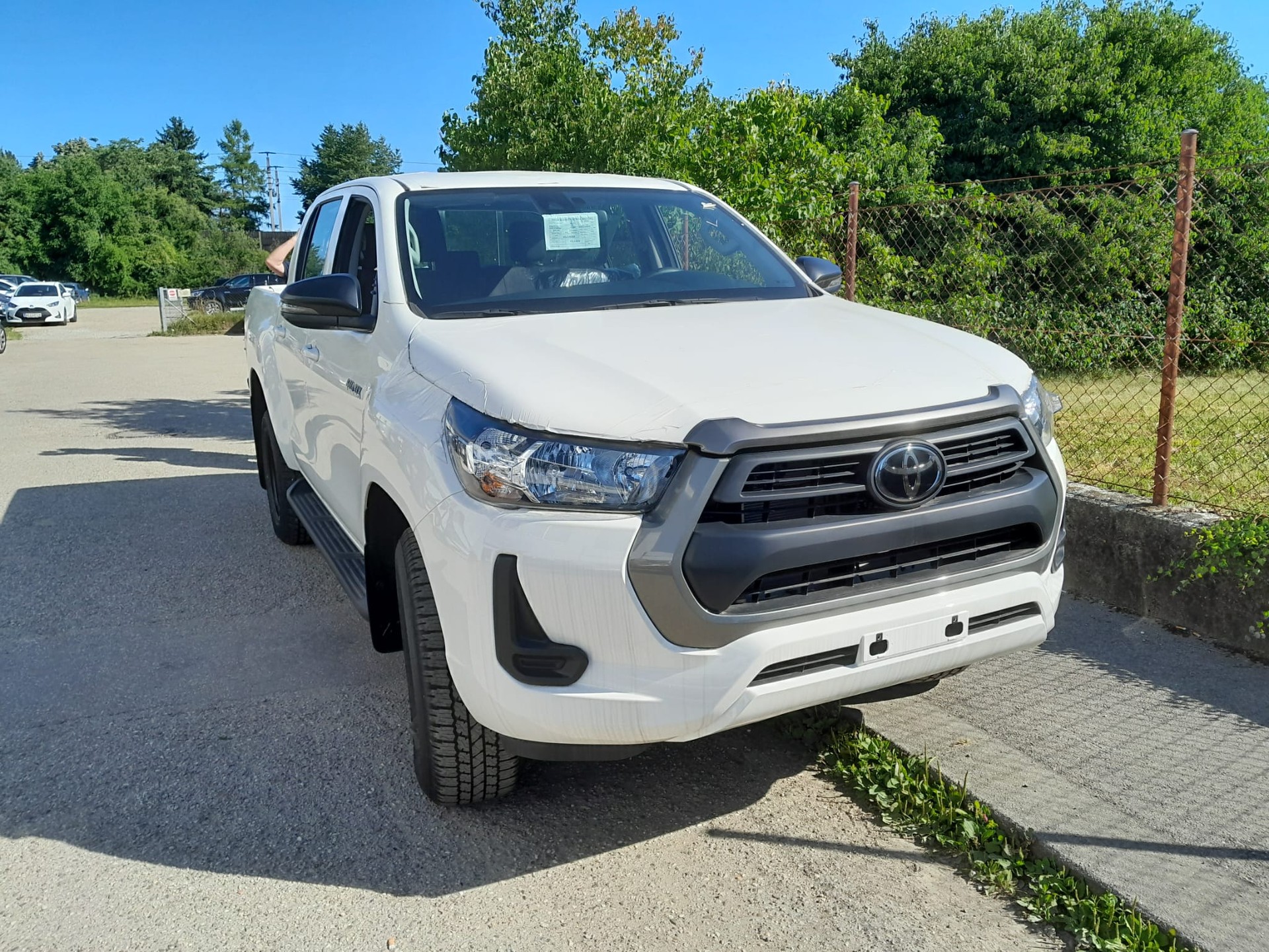 TOYOTA HI-LUX 2,8 DC 4x4 MHEV inkl. AHK 3,5 Tonnen + Wanne + CH Zustellung, Rostversiegelt.-image-3