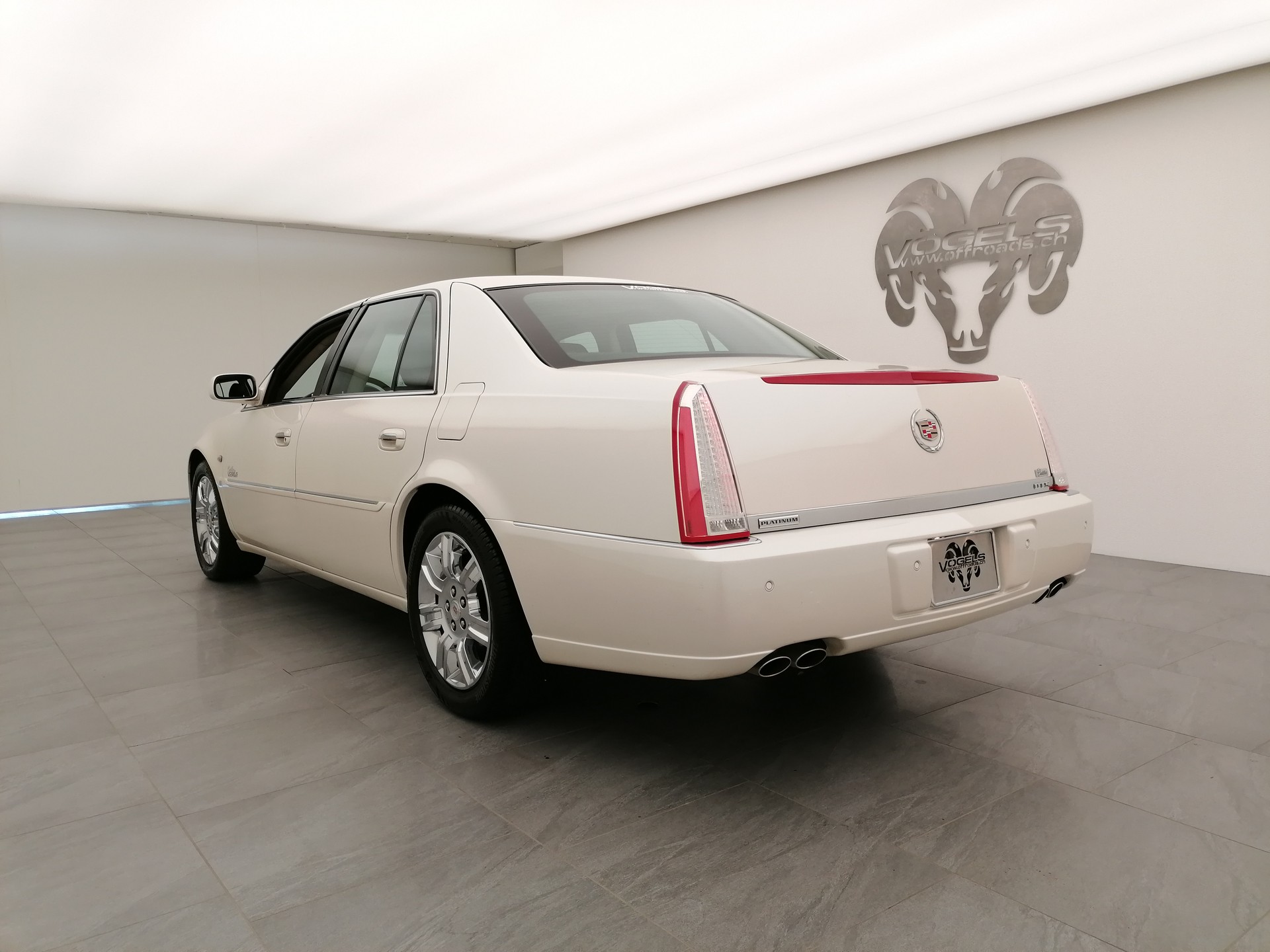 CADILLAC DTS Platinum 4.6-image-5