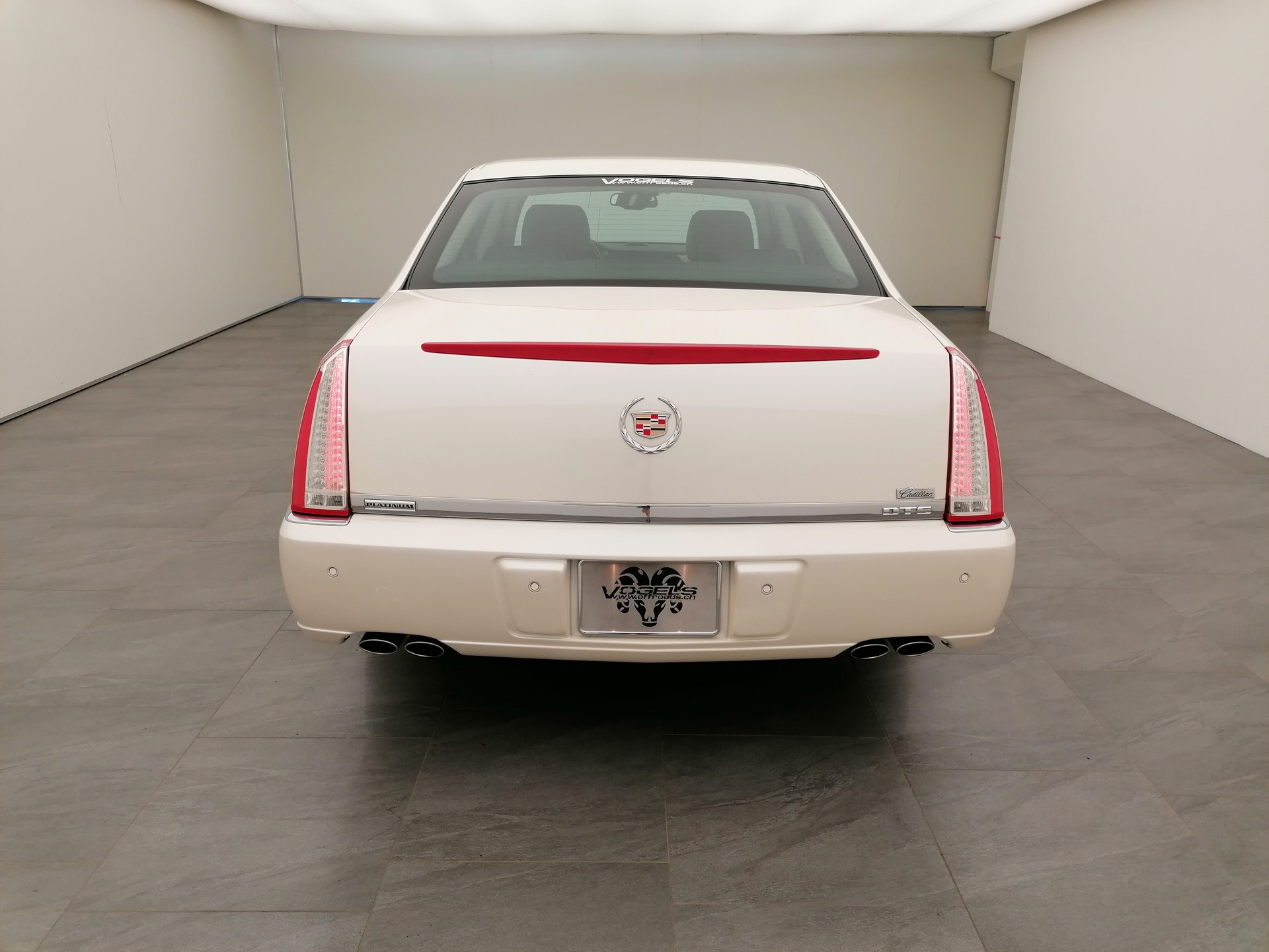 CADILLAC DTS Platinum 4.6-image-4