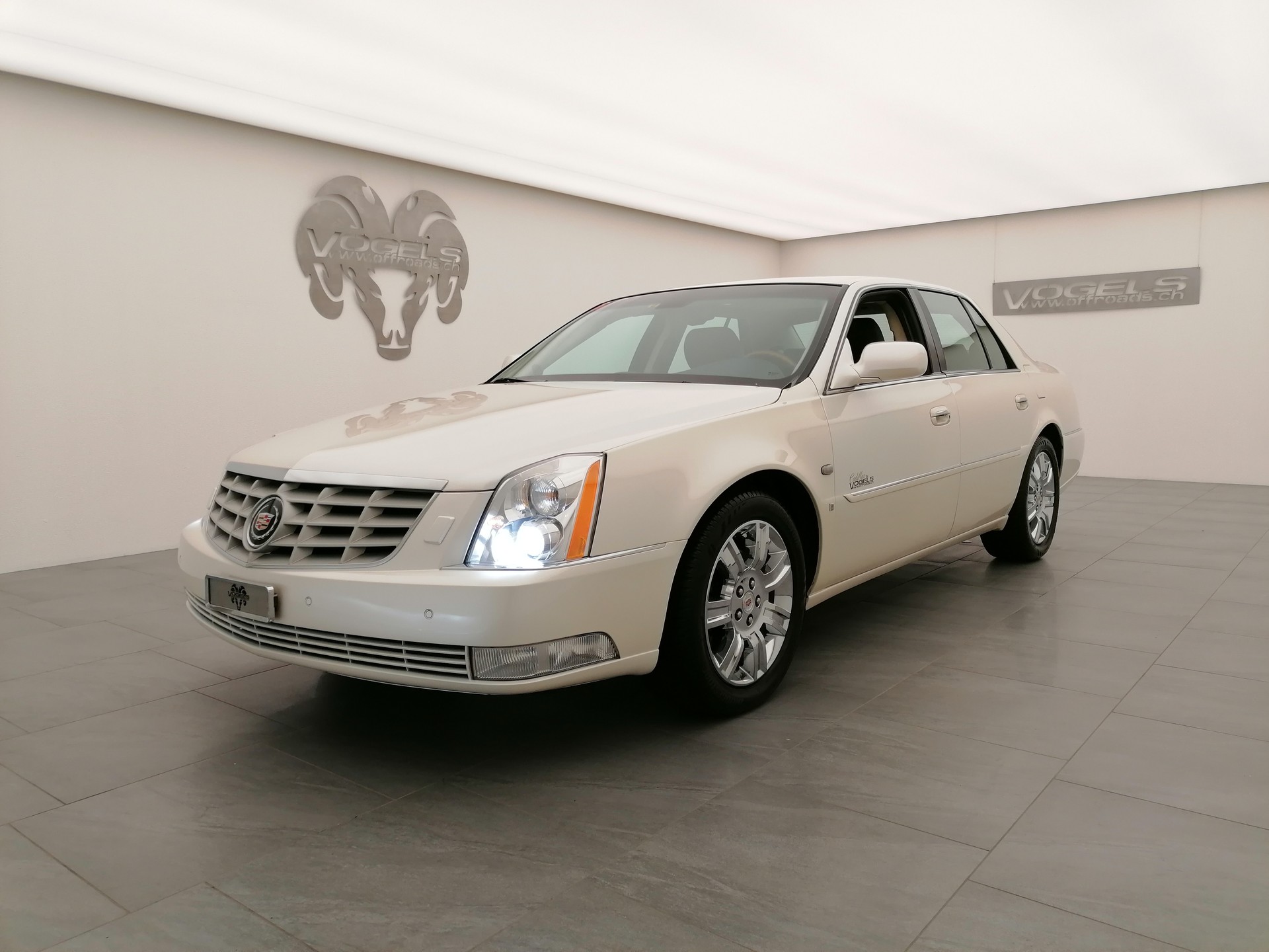 CADILLAC DTS Platinum 4.6