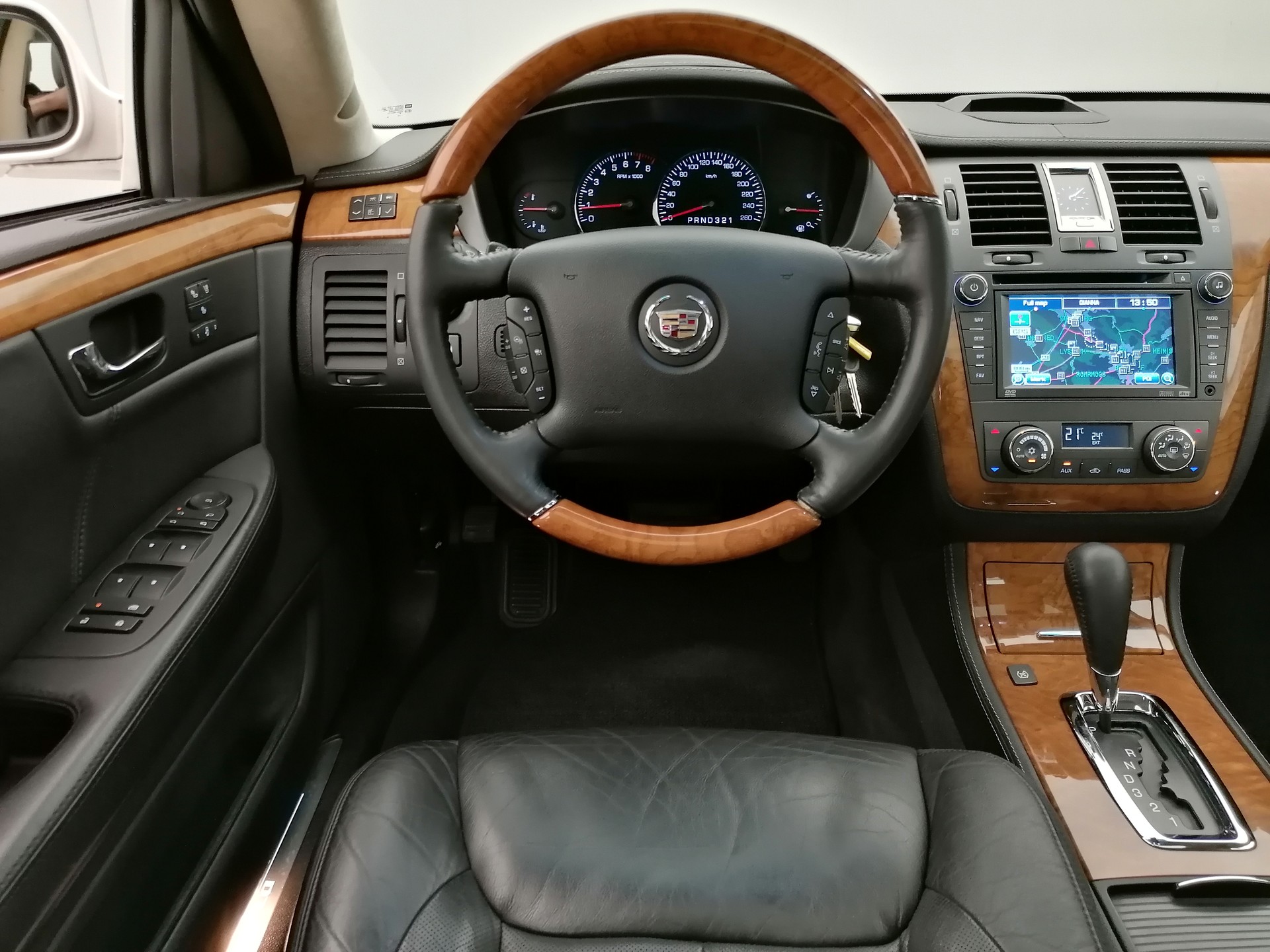 CADILLAC DTS Platinum 4.6-image-9