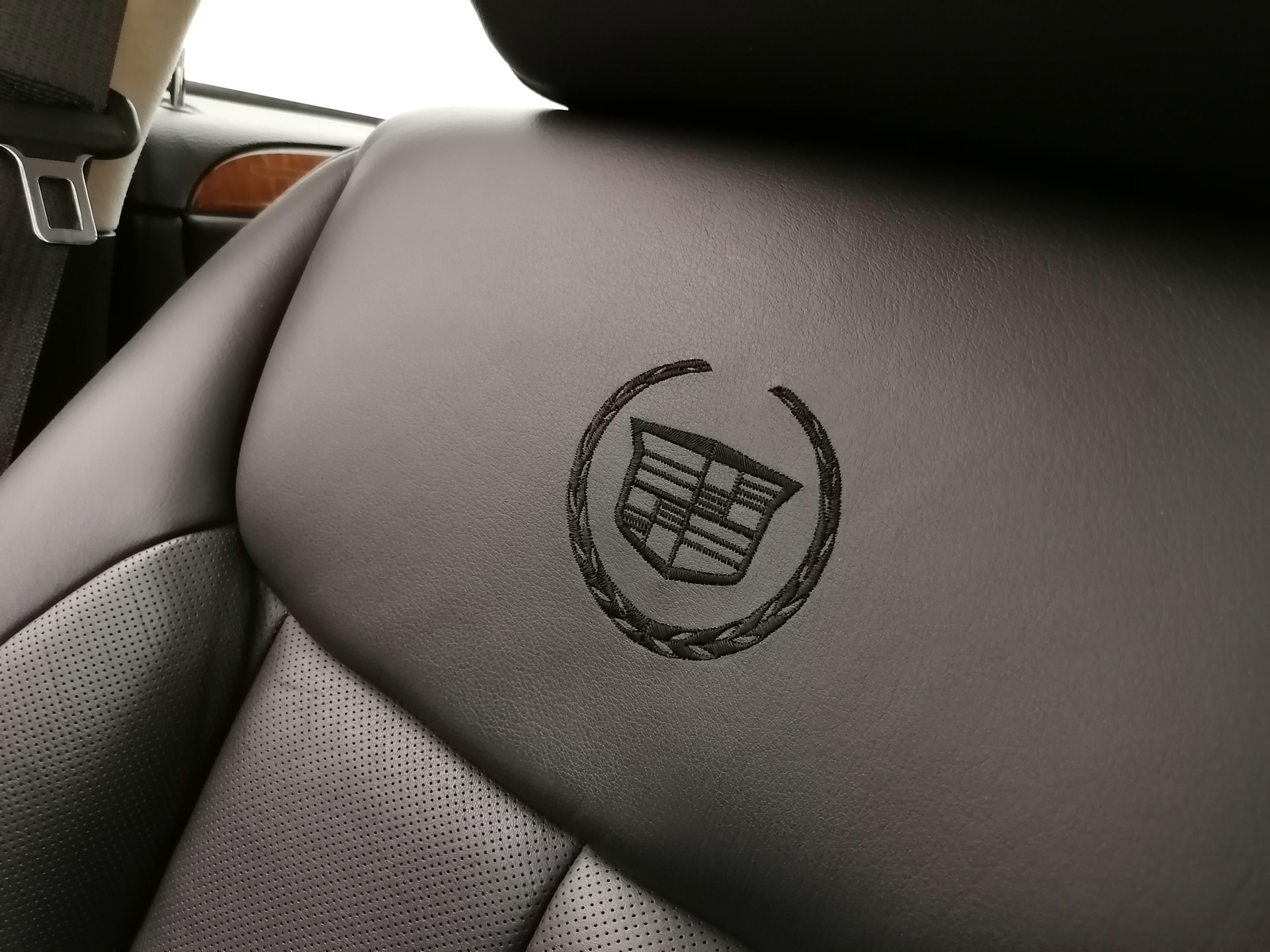 CADILLAC DTS Platinum 4.6-image-12