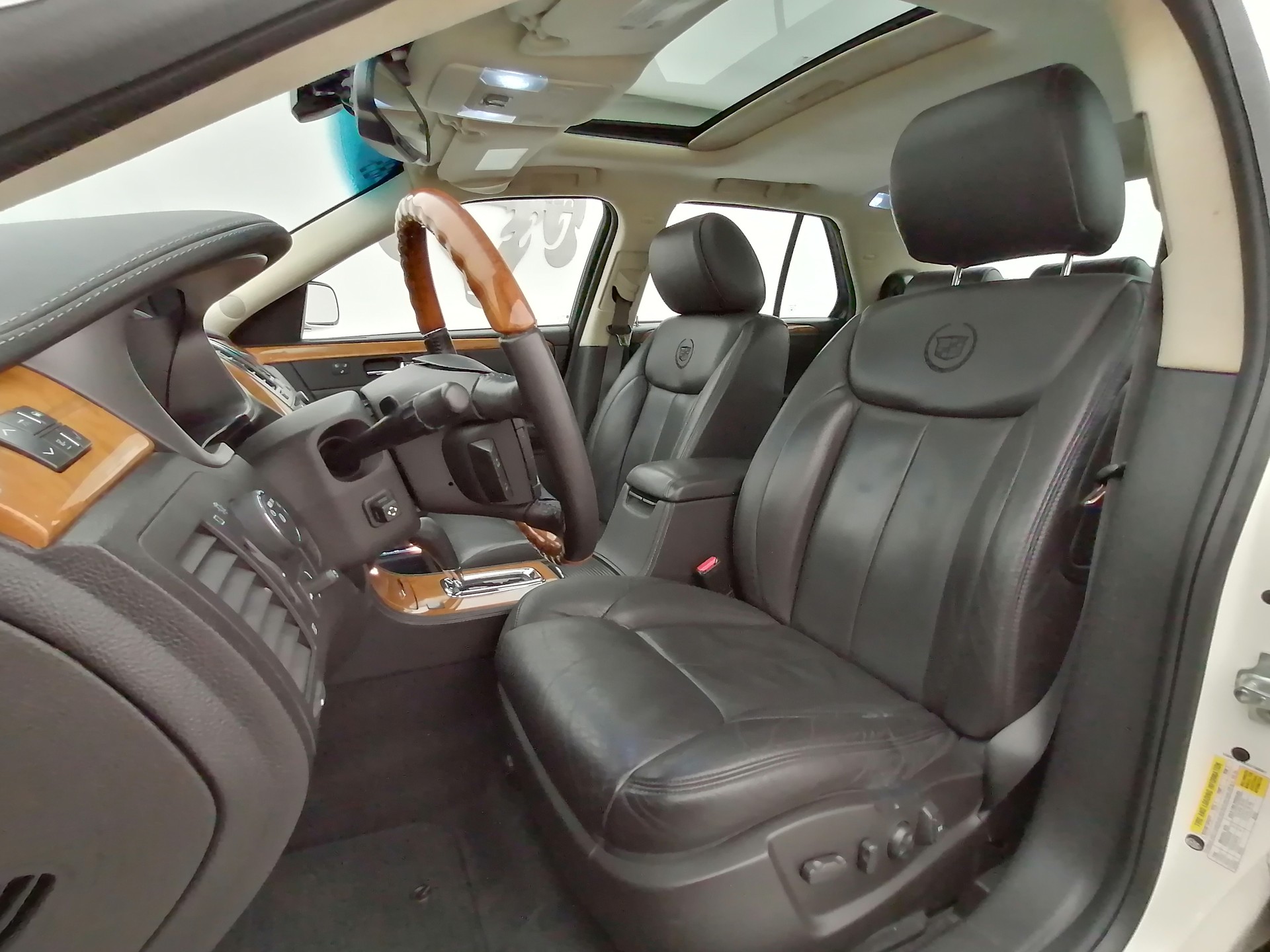 CADILLAC DTS Platinum 4.6-image-7