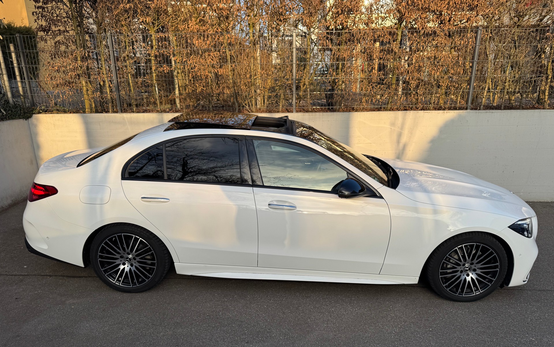 MERCEDES-BENZ C 200 4Matic AMG Line-image-4