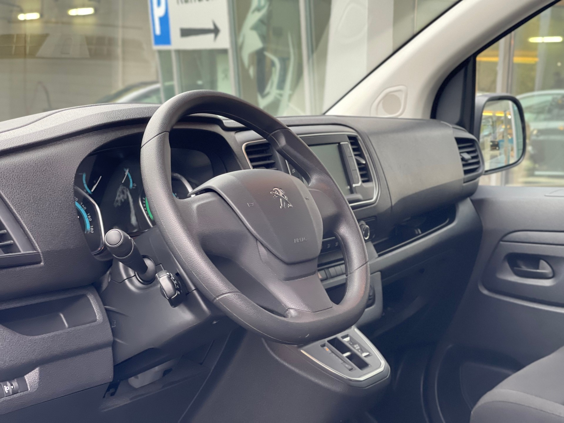 PEUGEOT Expert 50 KWh Premium Standard-image-9