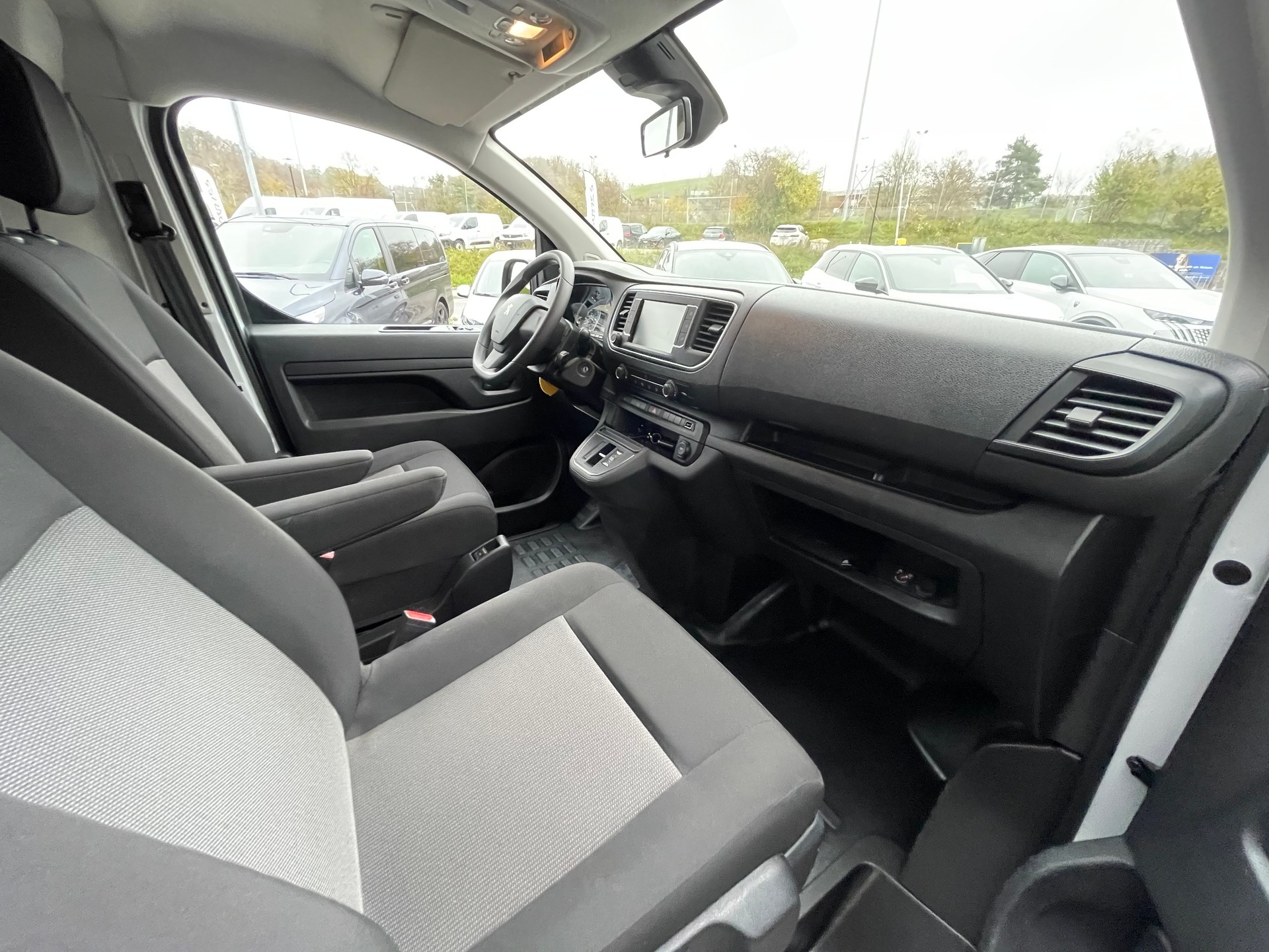 PEUGEOT Expert 50 KWh Premium Standard-image-7