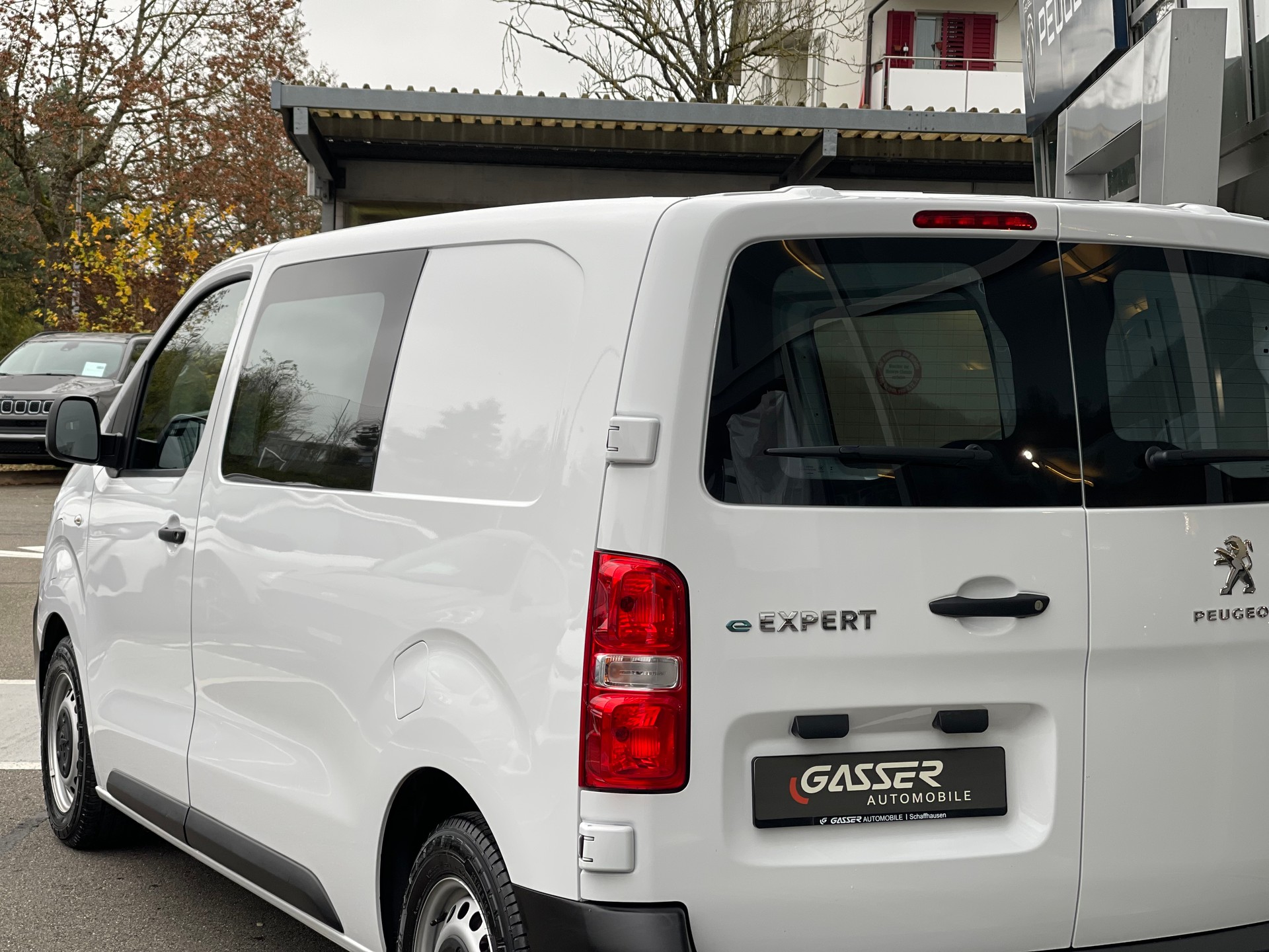 PEUGEOT Expert 50 KWh Premium Standard-image-4