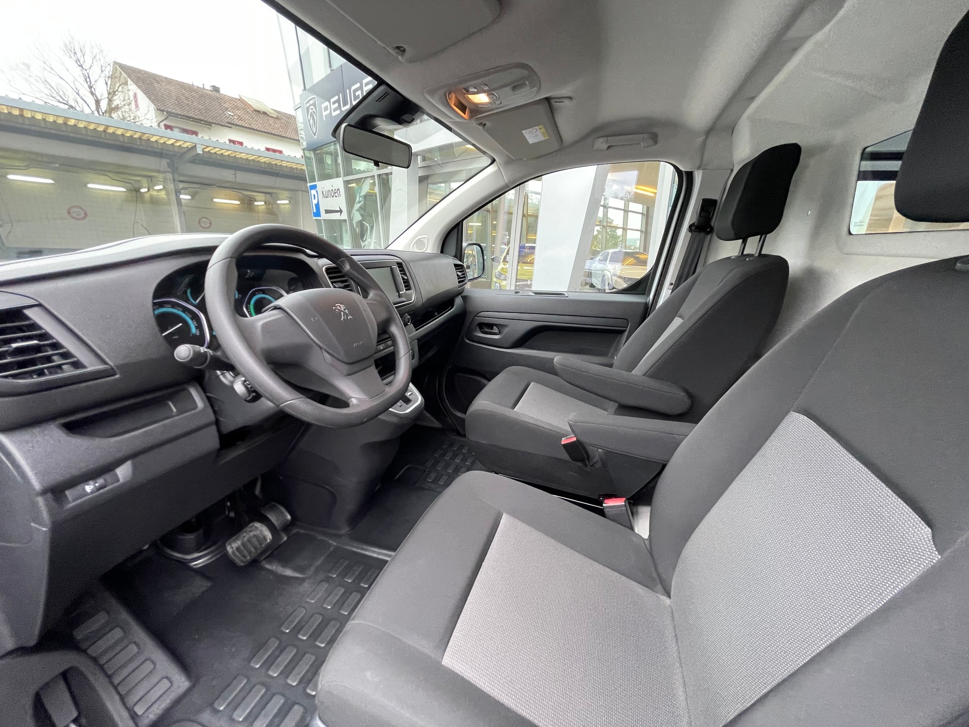 PEUGEOT Expert 50 KWh Premium Standard-image-8