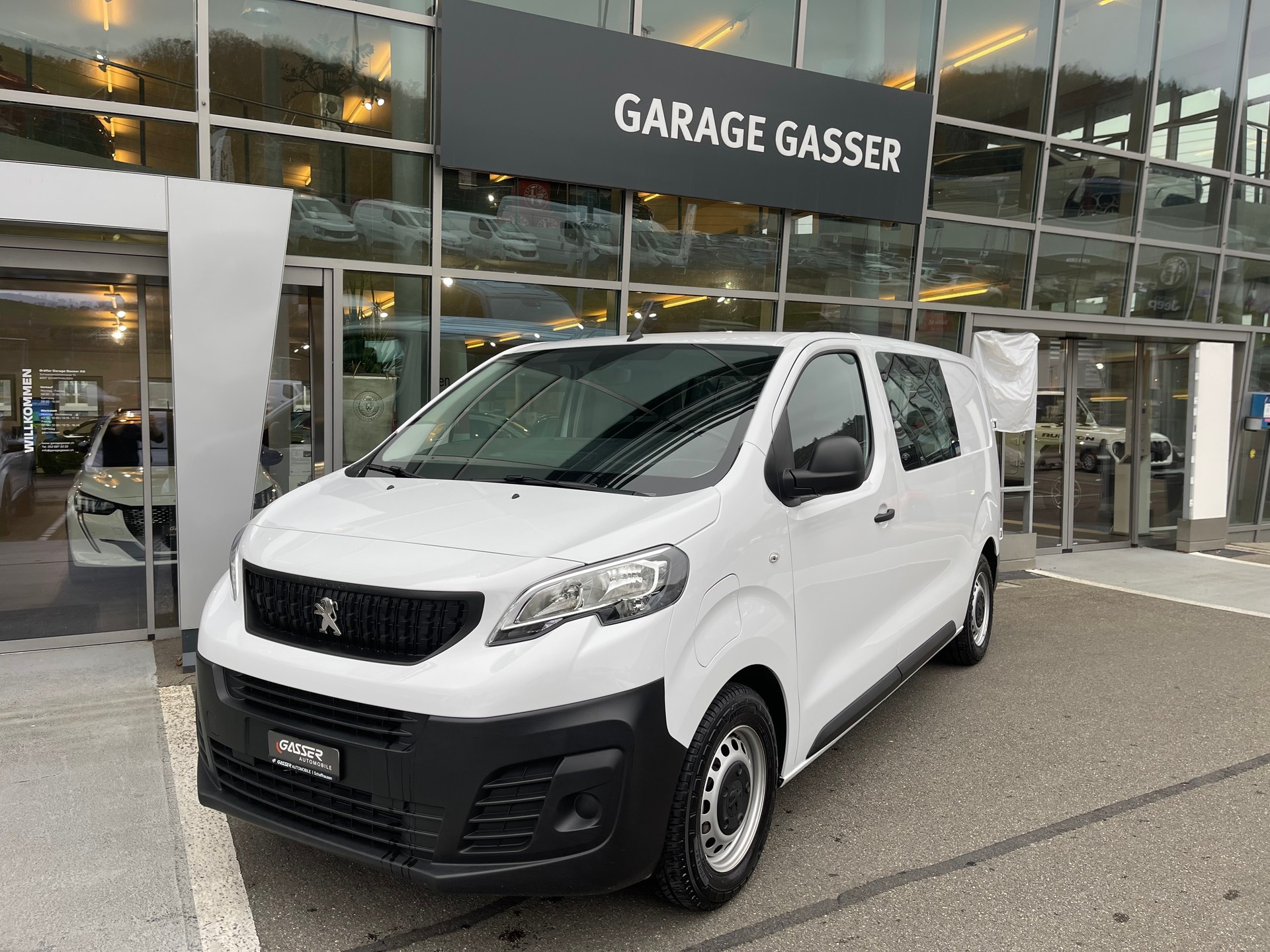PEUGEOT Expert 50 KWh Premium Standard
