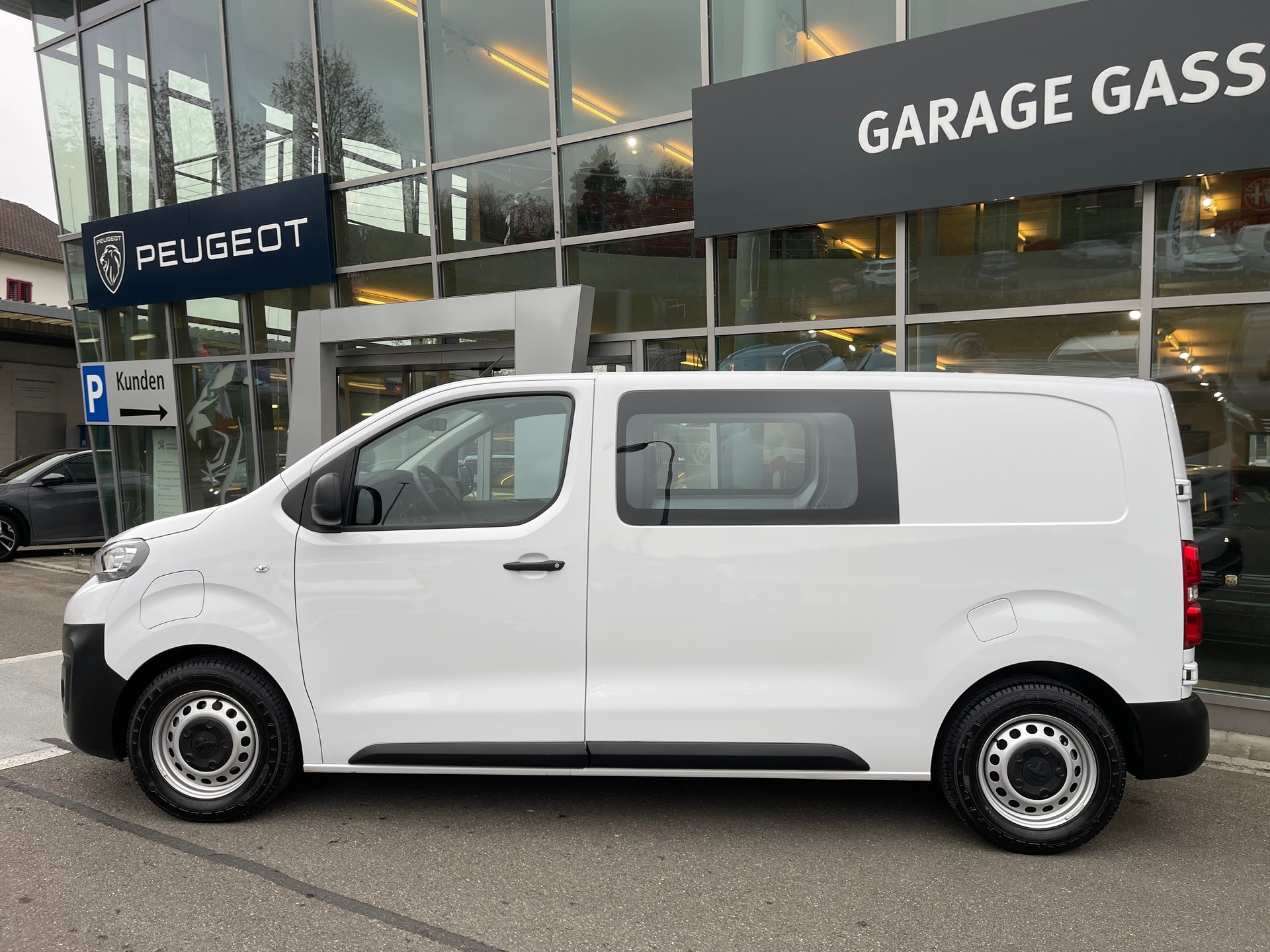 PEUGEOT Expert 50 KWh Premium Standard-showroom-element-2