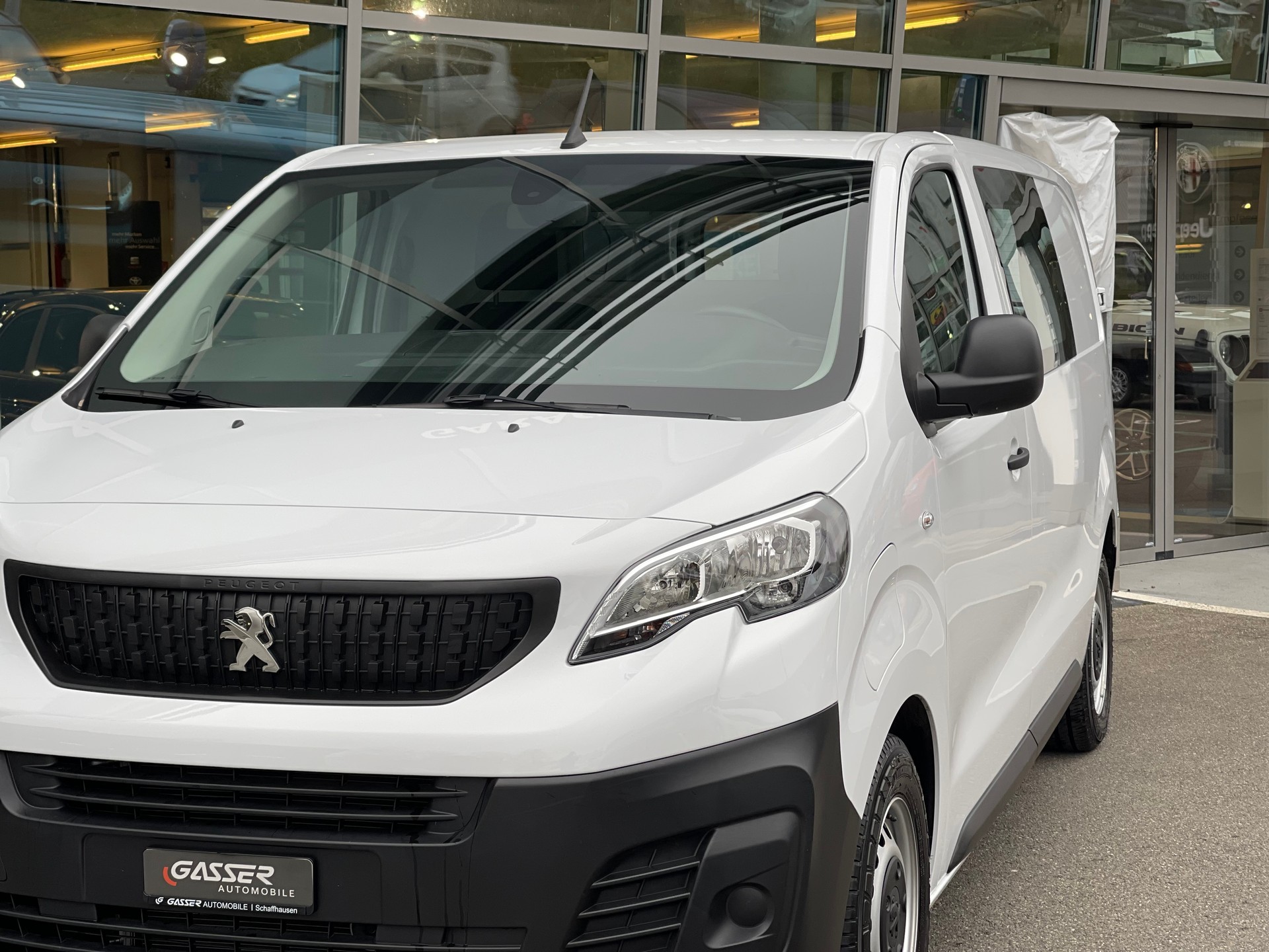 PEUGEOT Expert 50 KWh Premium Standard-showroom-element-1