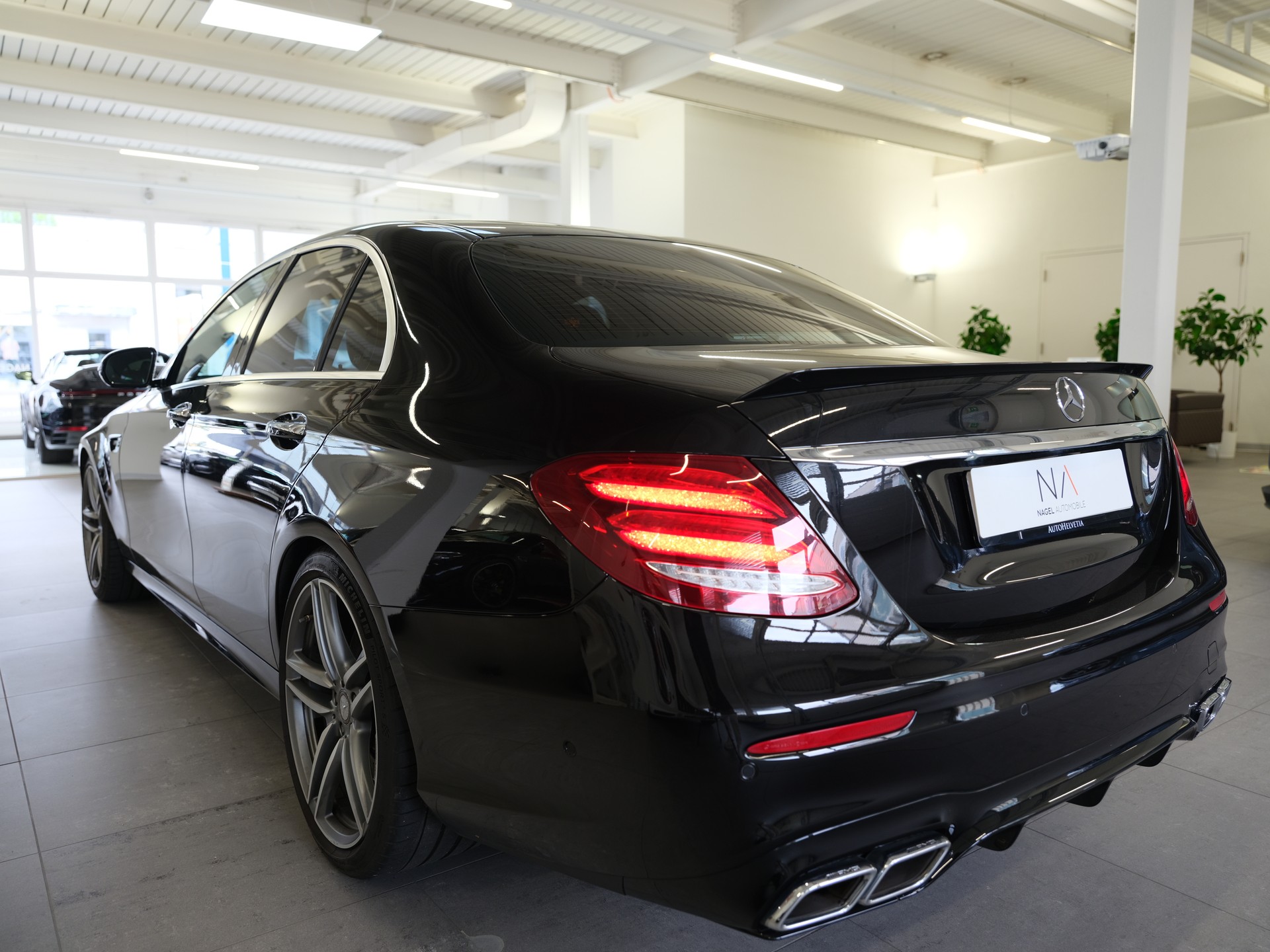 MERCEDES-BENZ E 63 AMG 4Matic+ Speedshift MCT-showroom-element-3