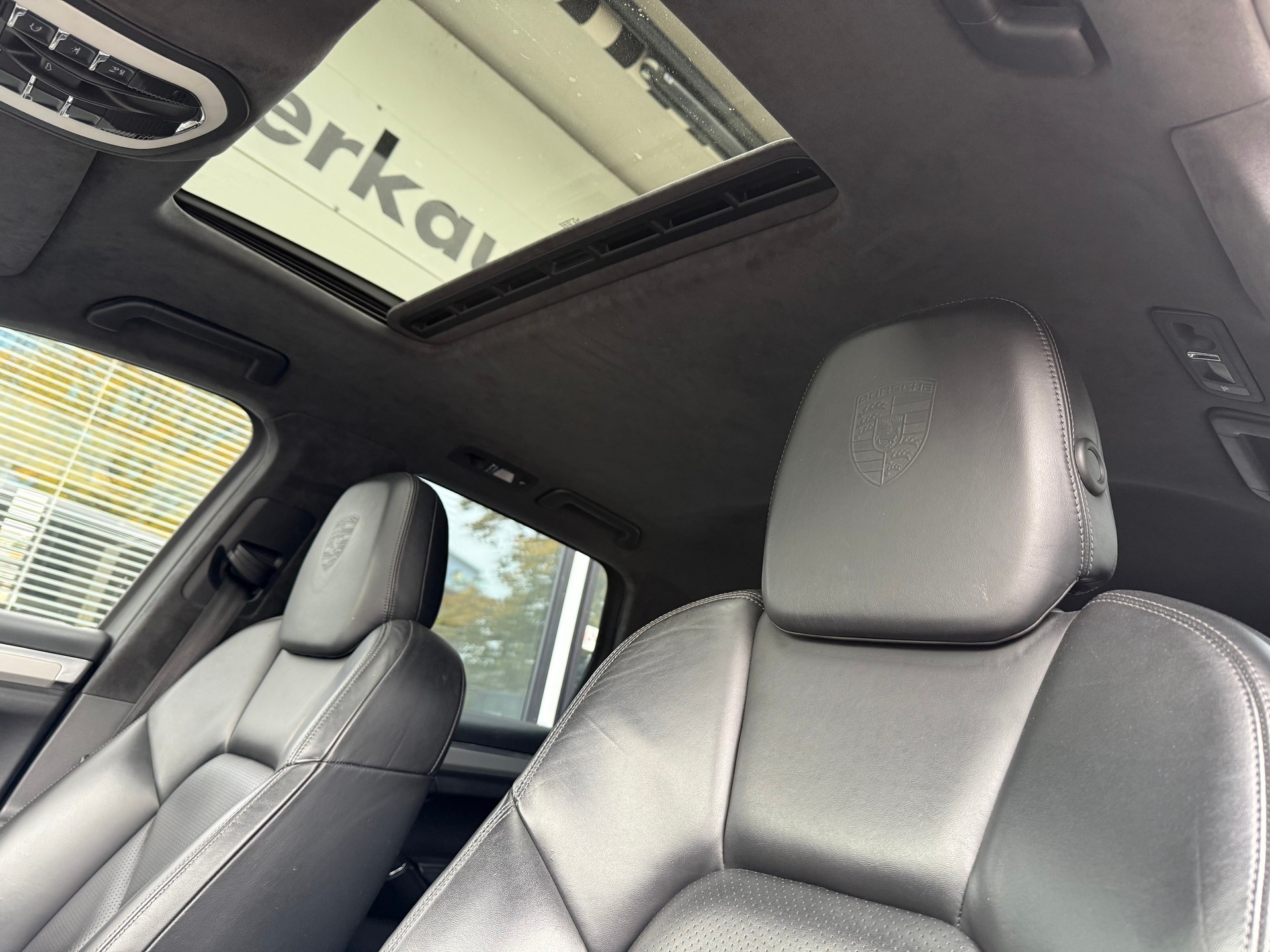 PORSCHE Cayenne Turbo-image-8