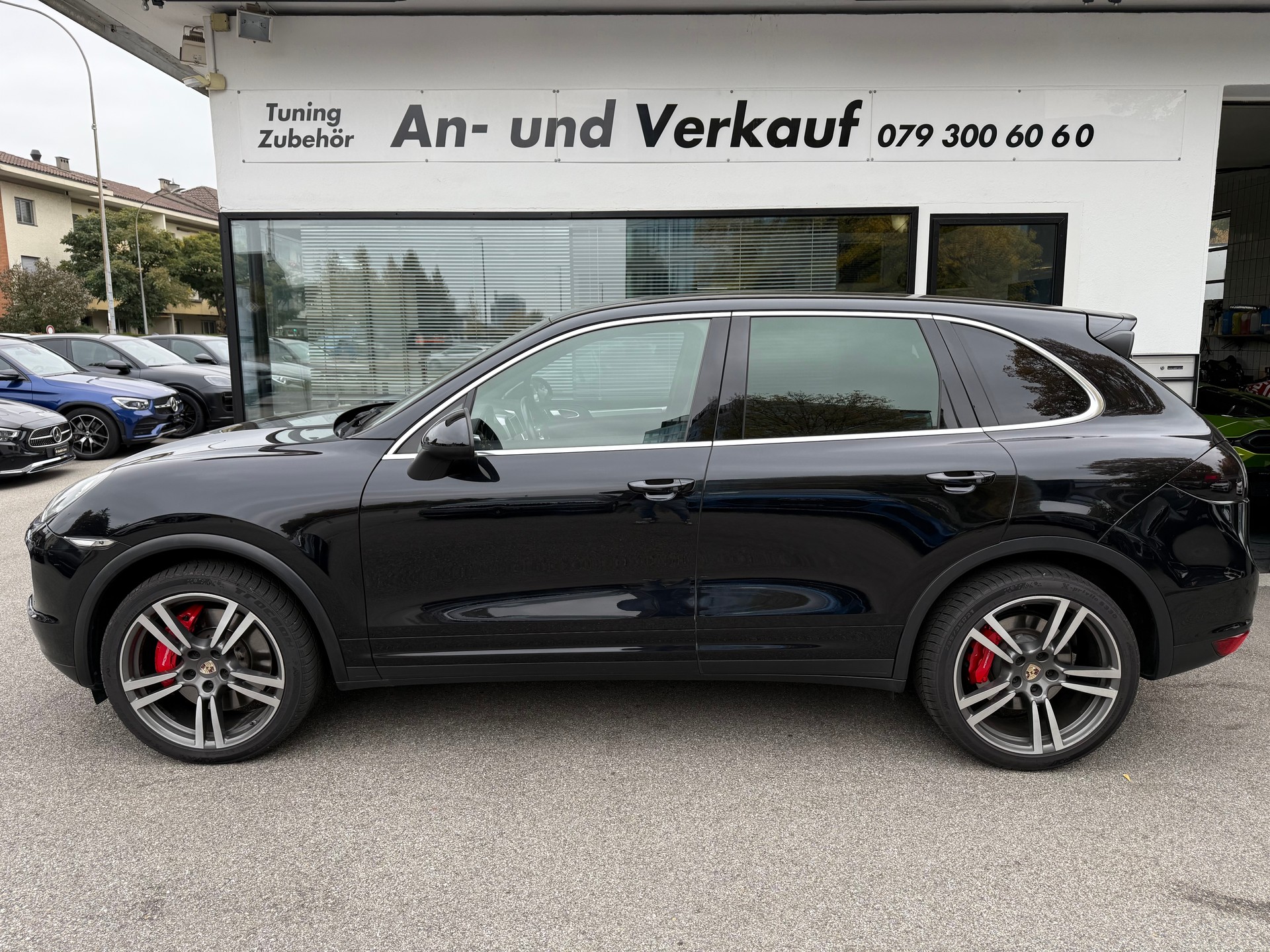 PORSCHE Cayenne Turbo-image-2