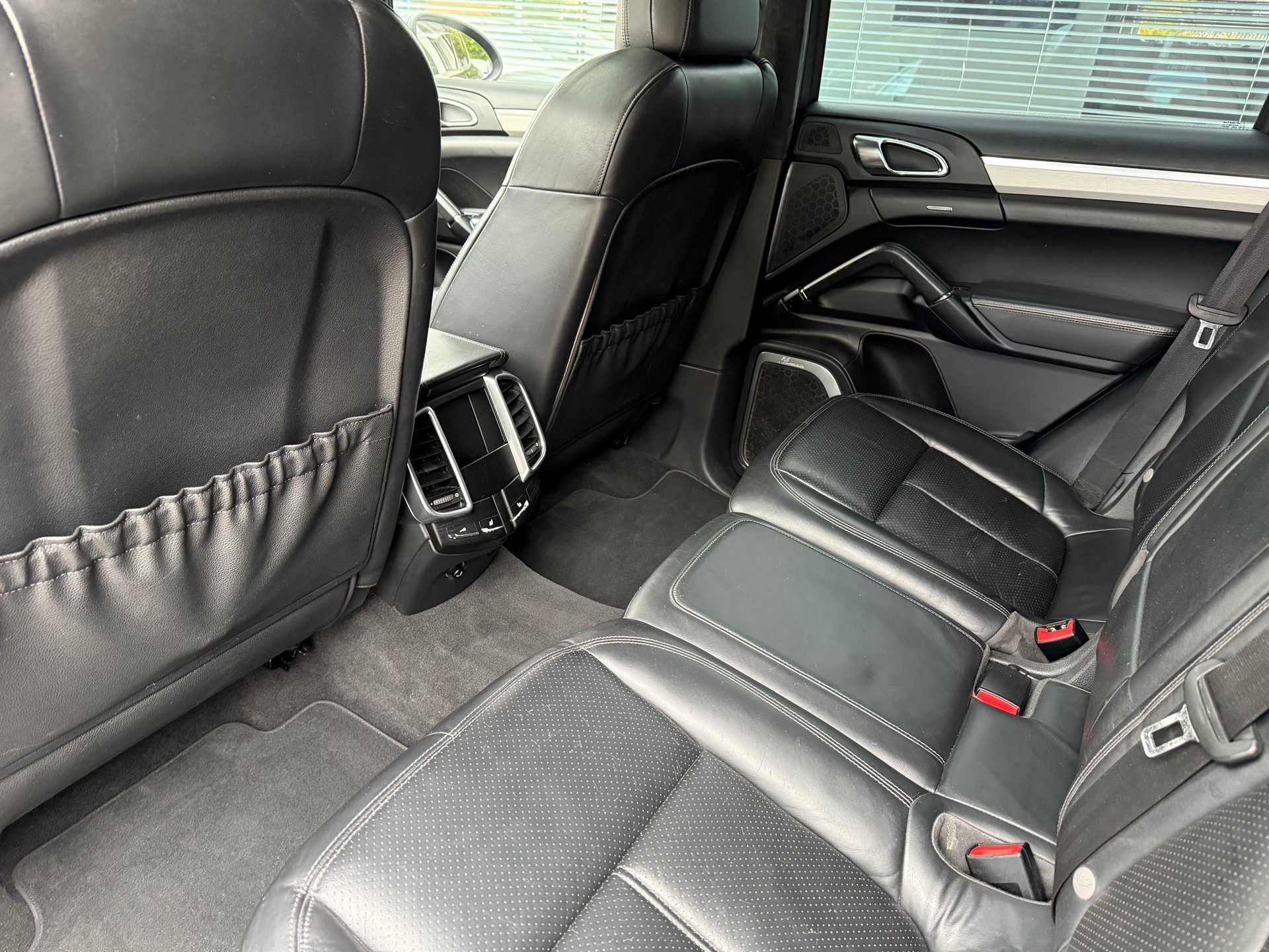 PORSCHE Cayenne Turbo-image-13