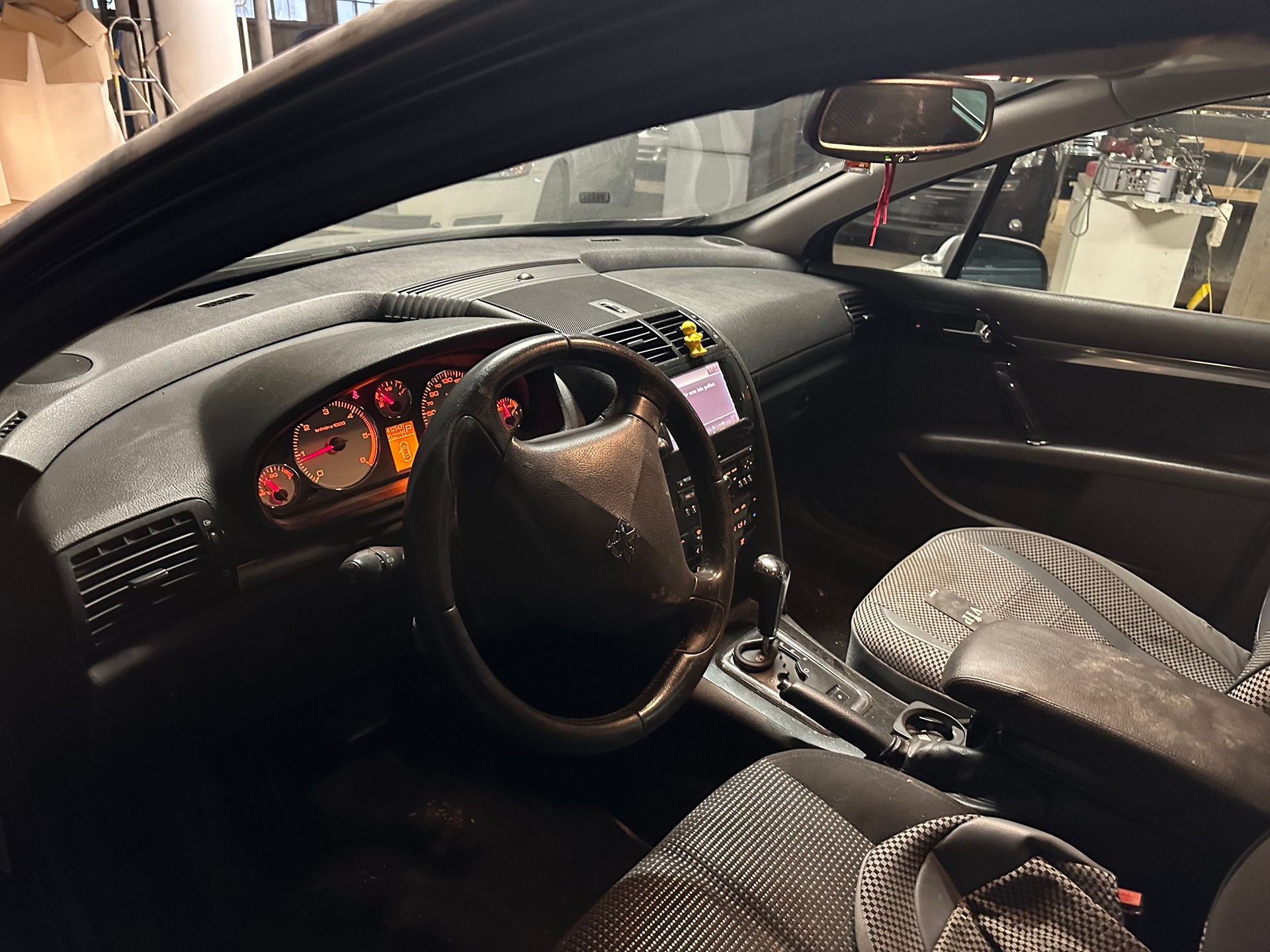 PEUGEOT 407 SW 2.0 HDI Confort Automatic-image-6