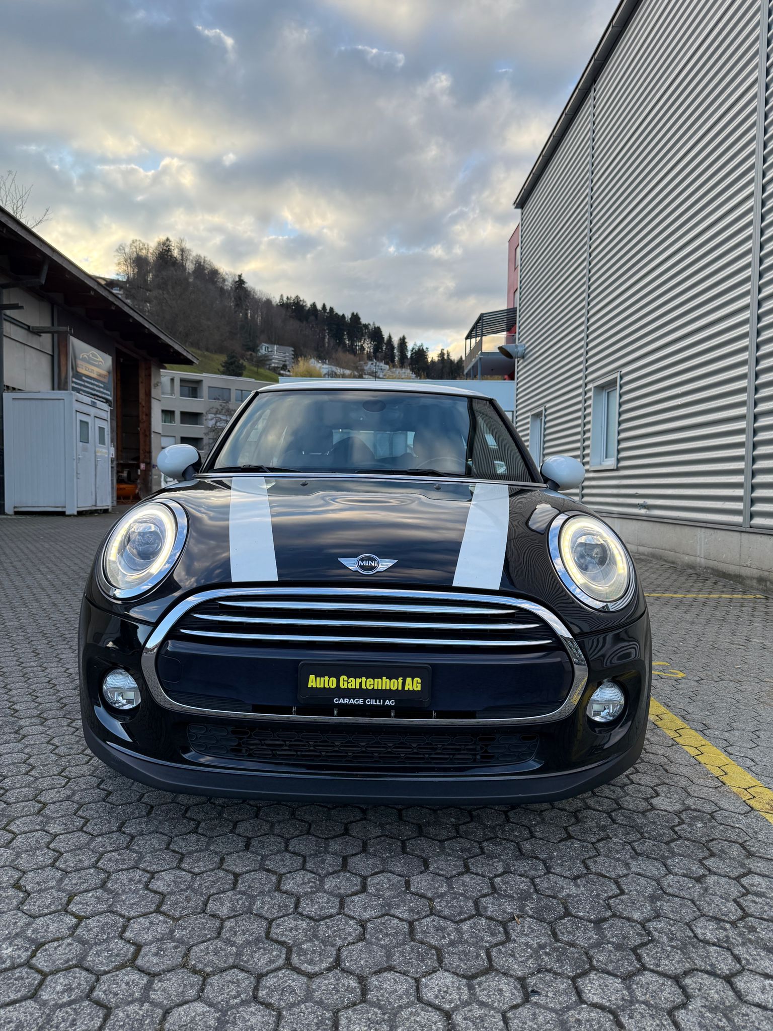MINI Cooper Steptronic-image-1