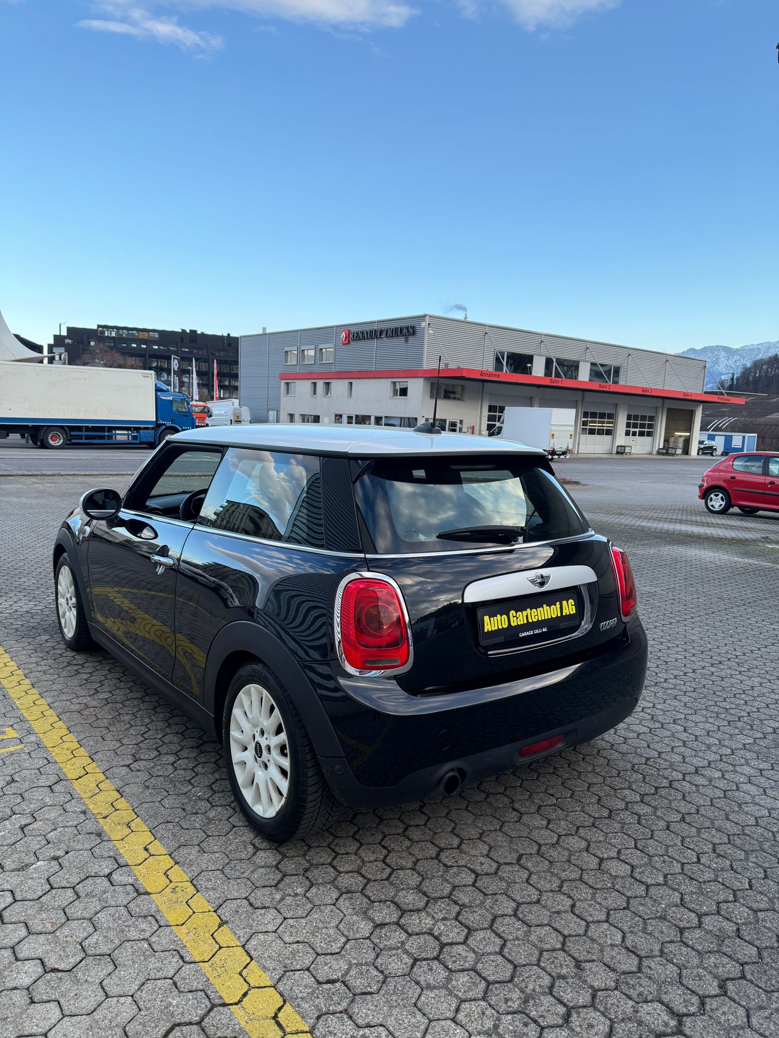 MINI Cooper Steptronic-image-2