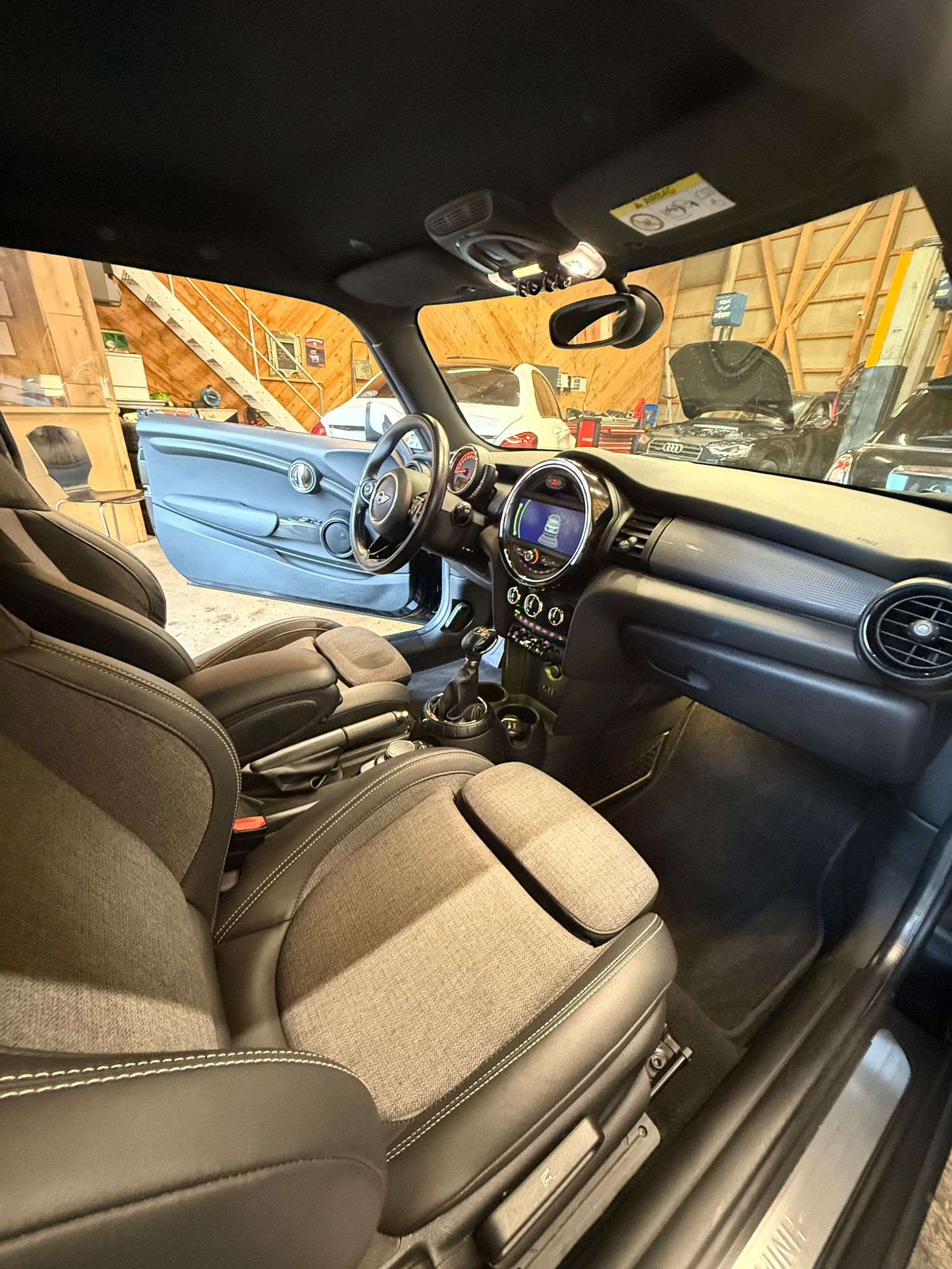 MINI Cooper Steptronic-image-14