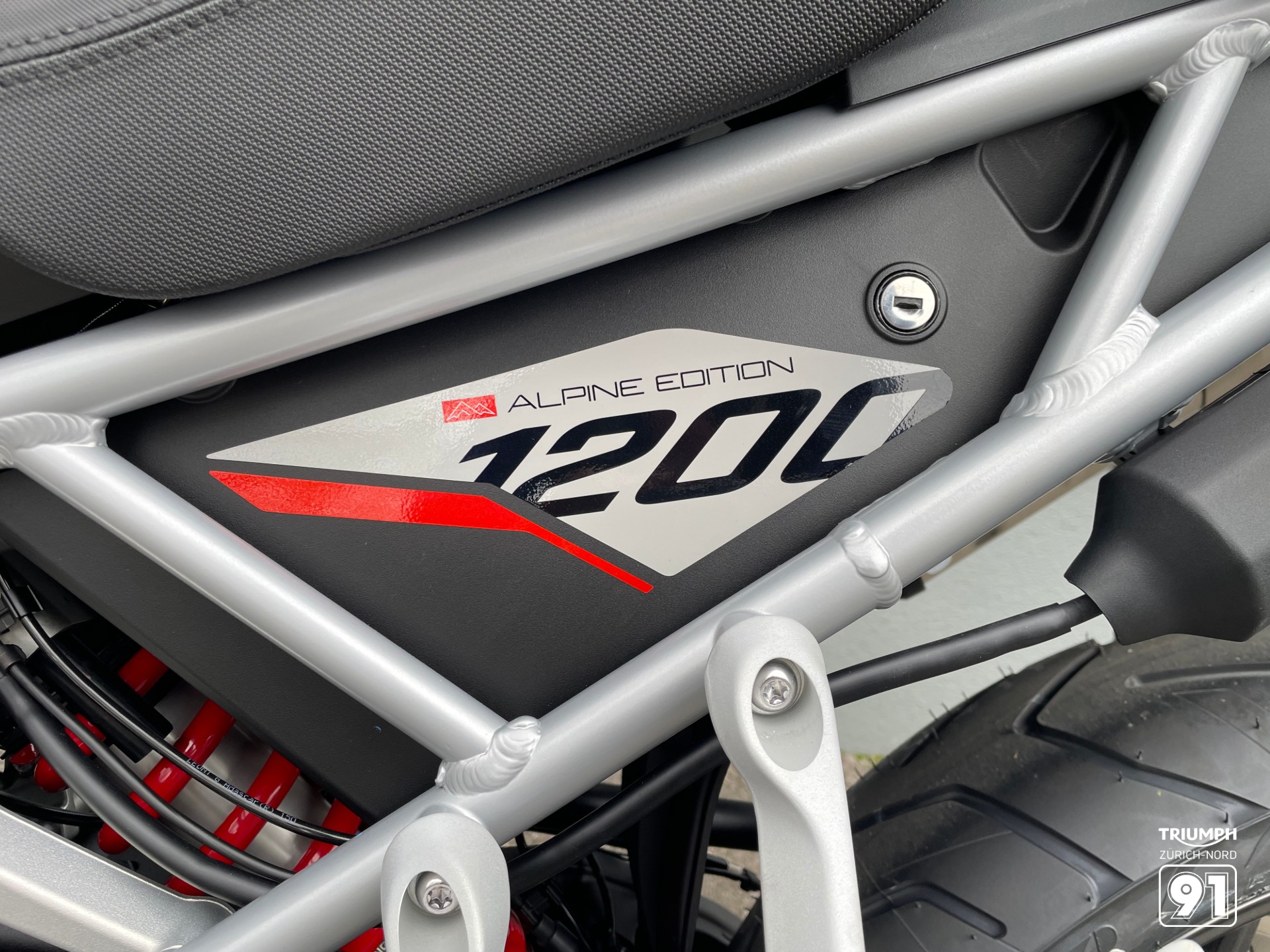 TRIUMPH TRIUMPH TIGER 1200 ALPINE EDITION-image-3