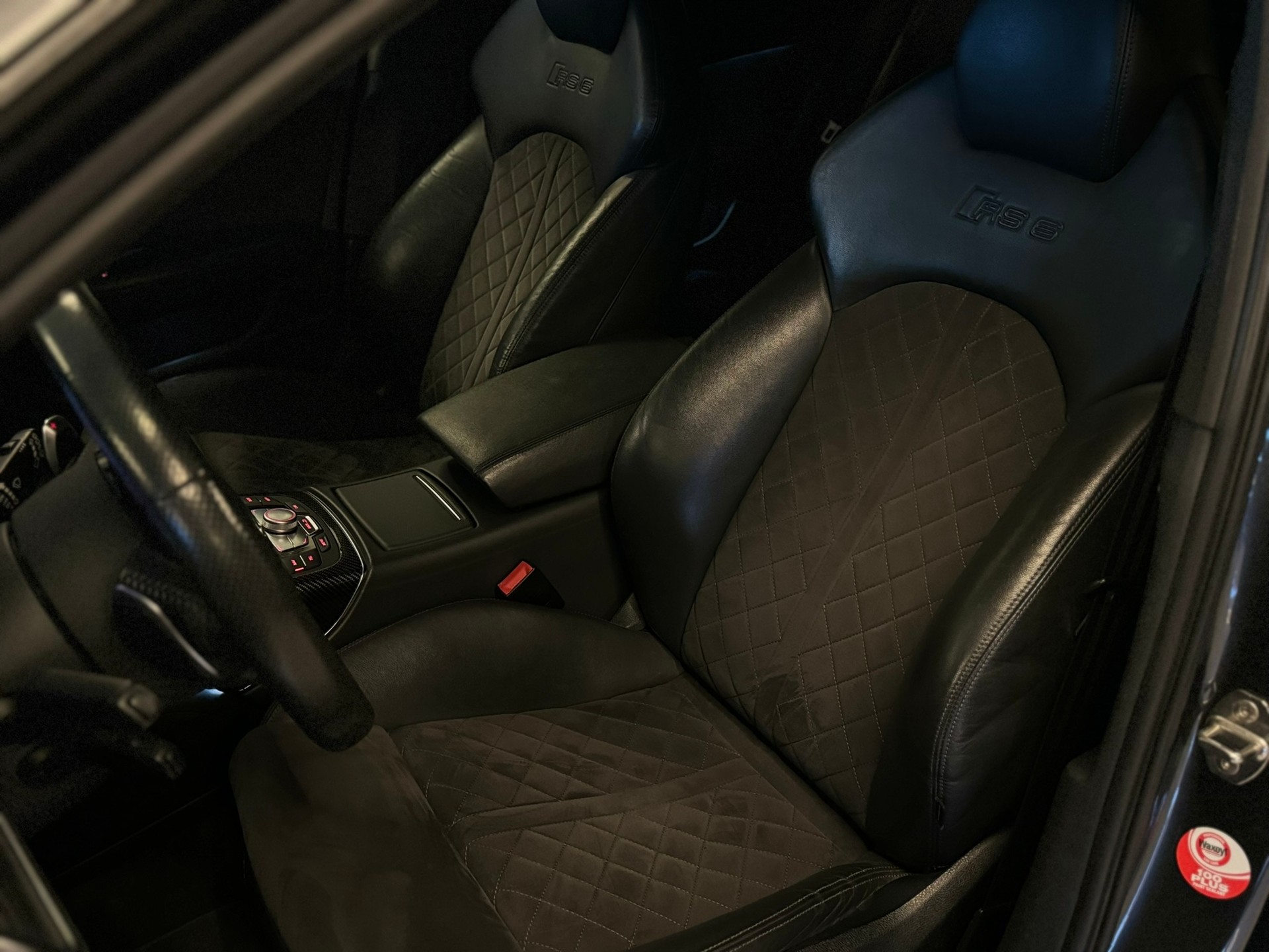 AUDI RS6 Avant 4.0 TFSI V8 performance quattro-image-17