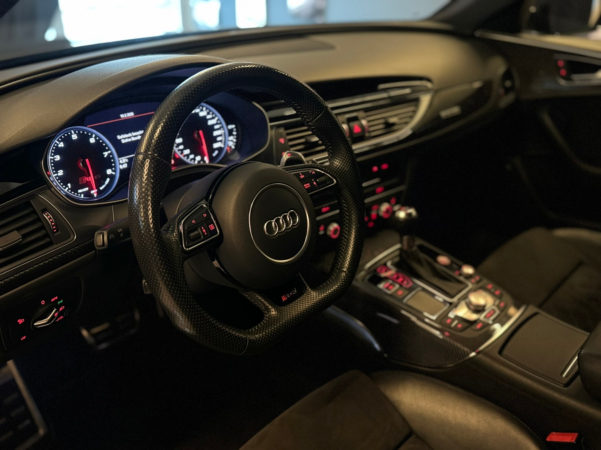AUDI RS6 Avant 4.0 TFSI V8 performance quattro-image-8