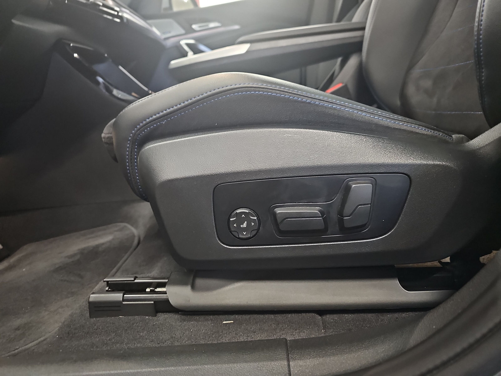 BMW iX2 xDrive 30 M Sport-image-19