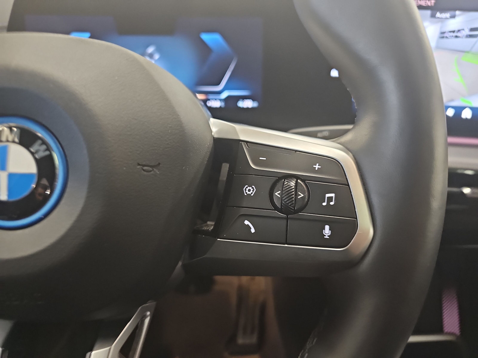 BMW iX2 xDrive 30 M Sport-image-16