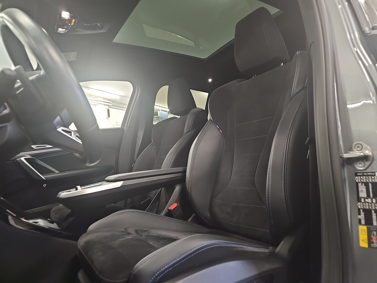 BMW iX2 xDrive 30 M Sport-image-10