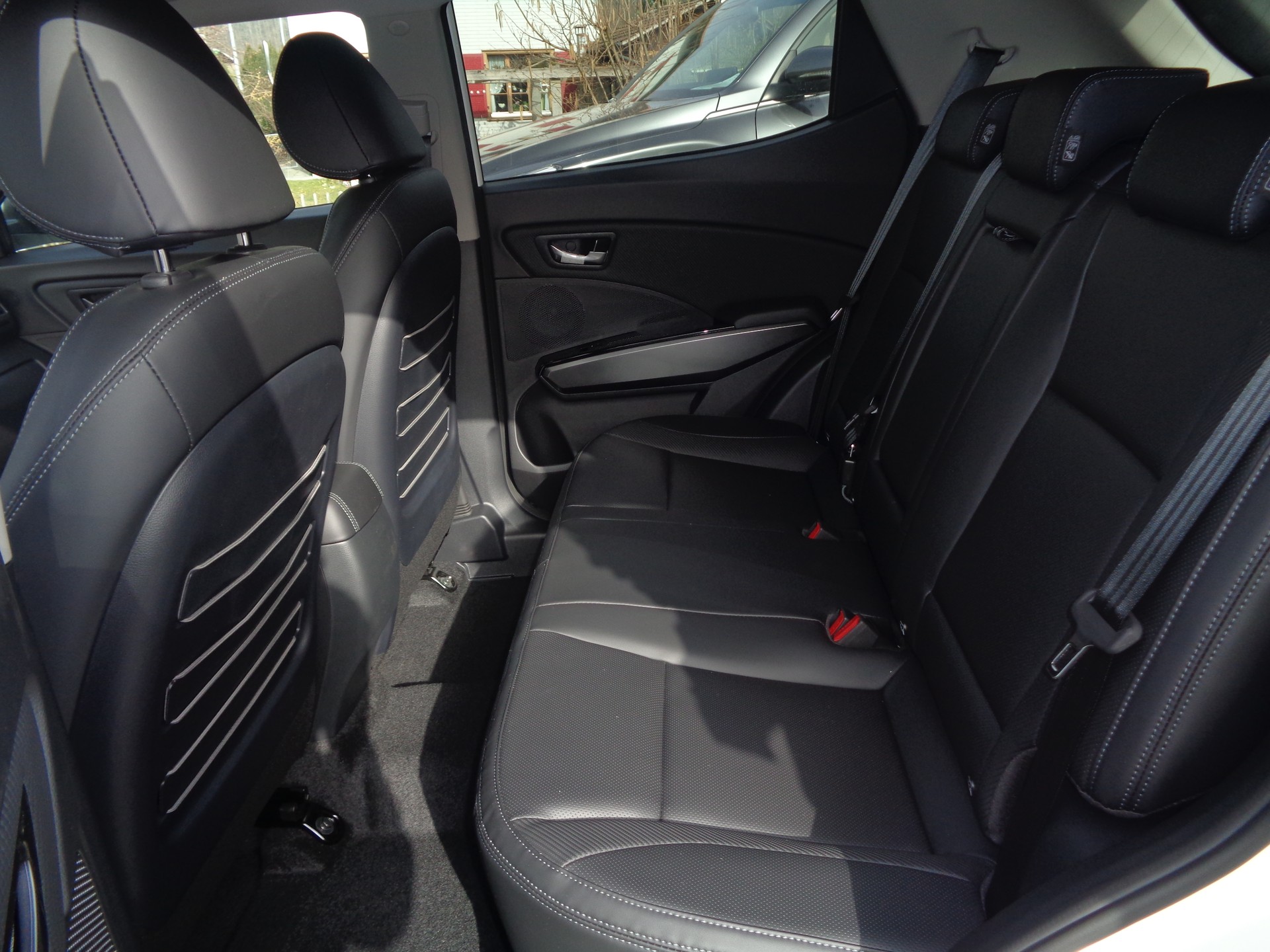 KGM-SsangYong Tivoli 1.5 T GDI Platinum 4WD Automat-image-9