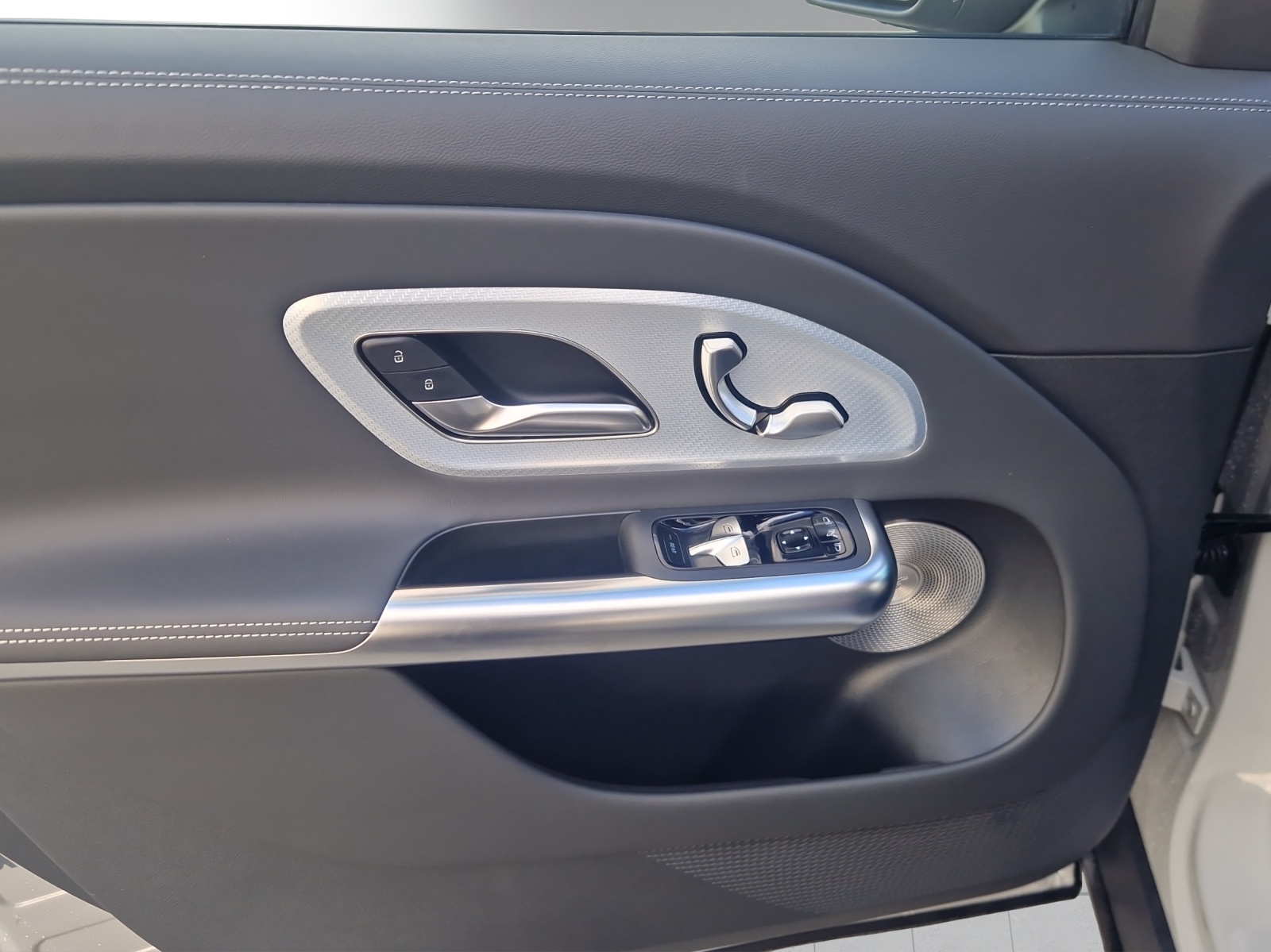 MERCEDES-BENZ GLB 350 4M EQ AMG Line Plus-image-12