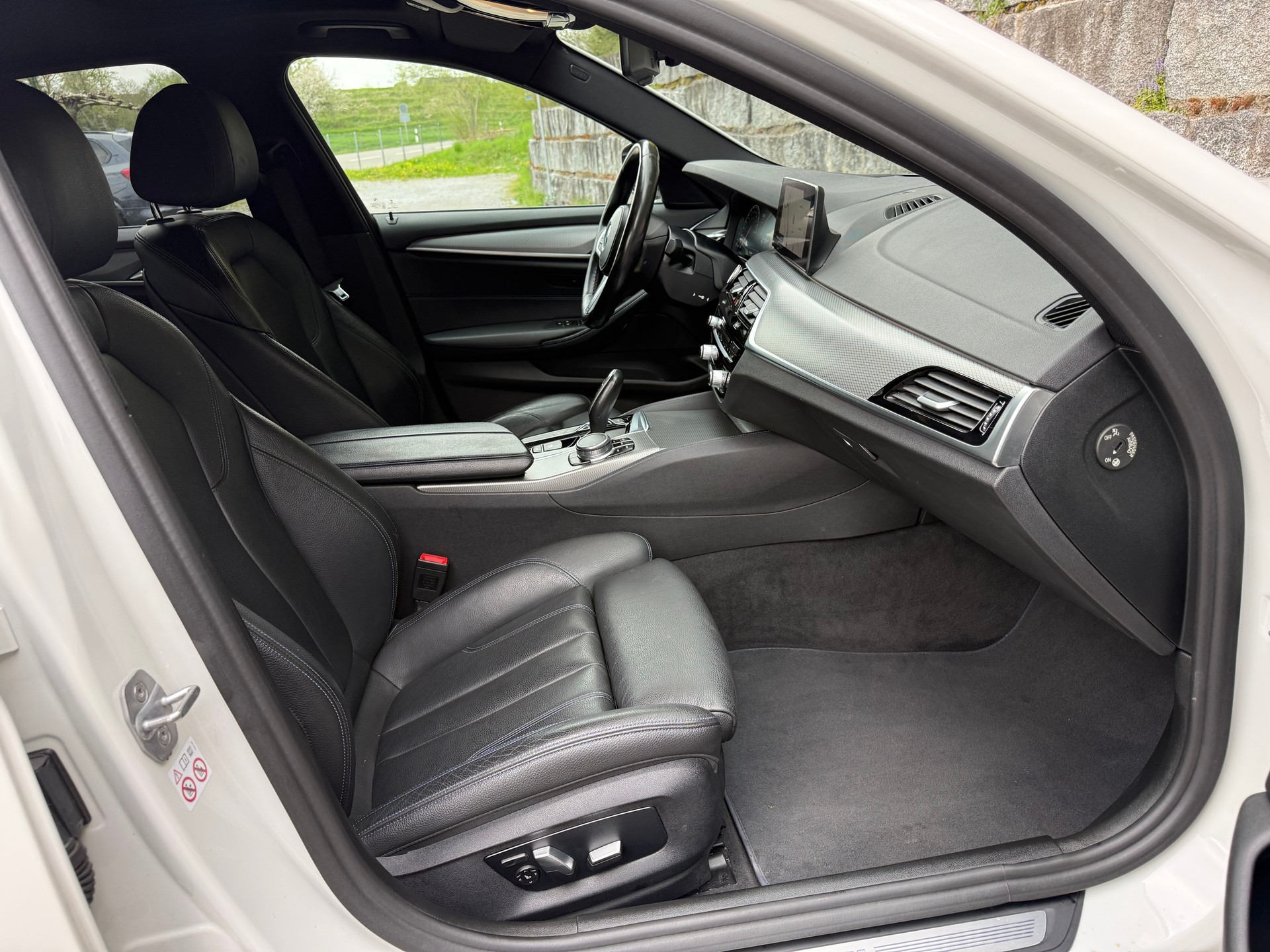 BMW 520d xDrive M-Sport Steptronic-image-6