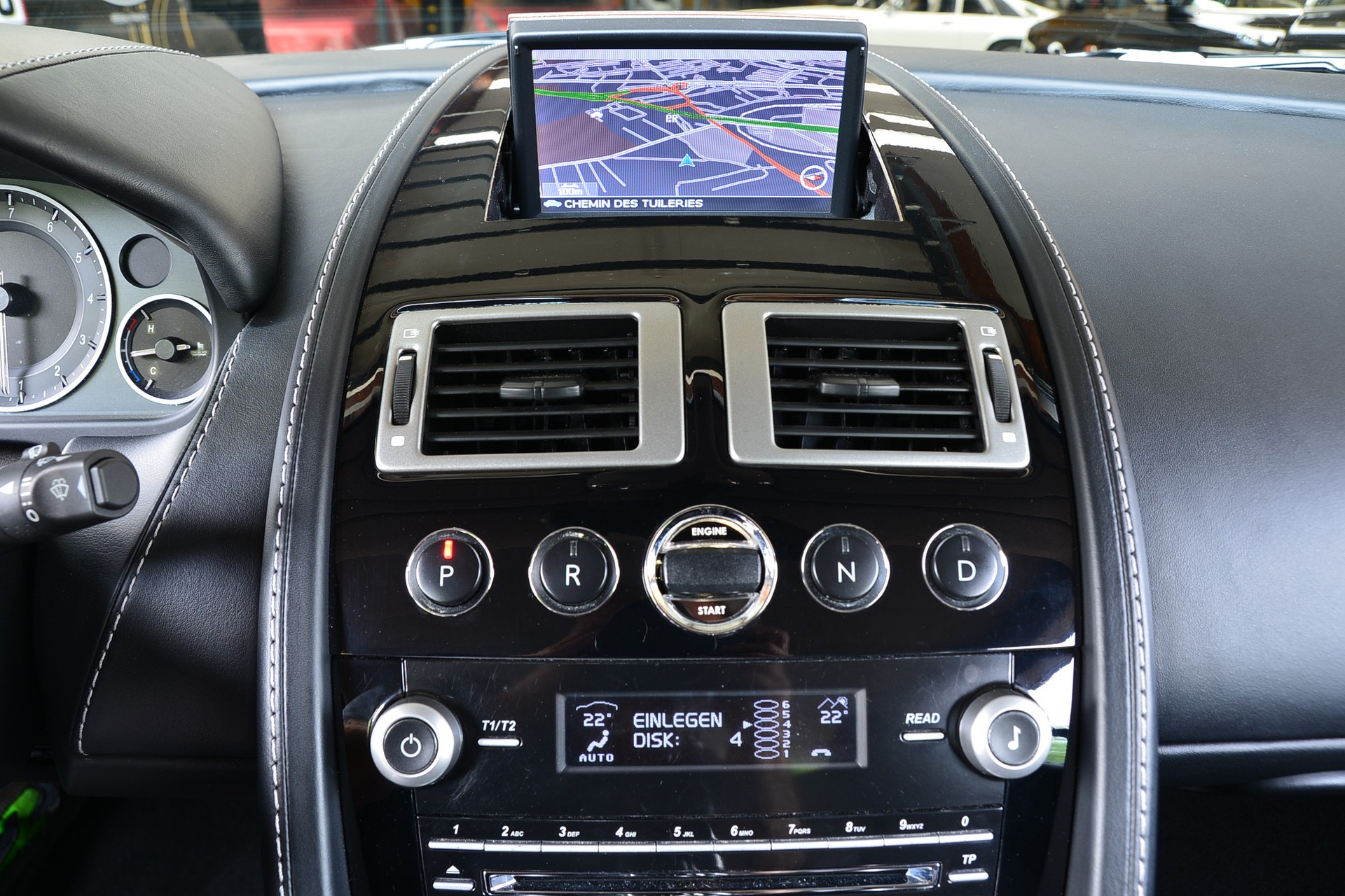 ASTON MARTIN DBS Volante Touchtronic 2-image-13