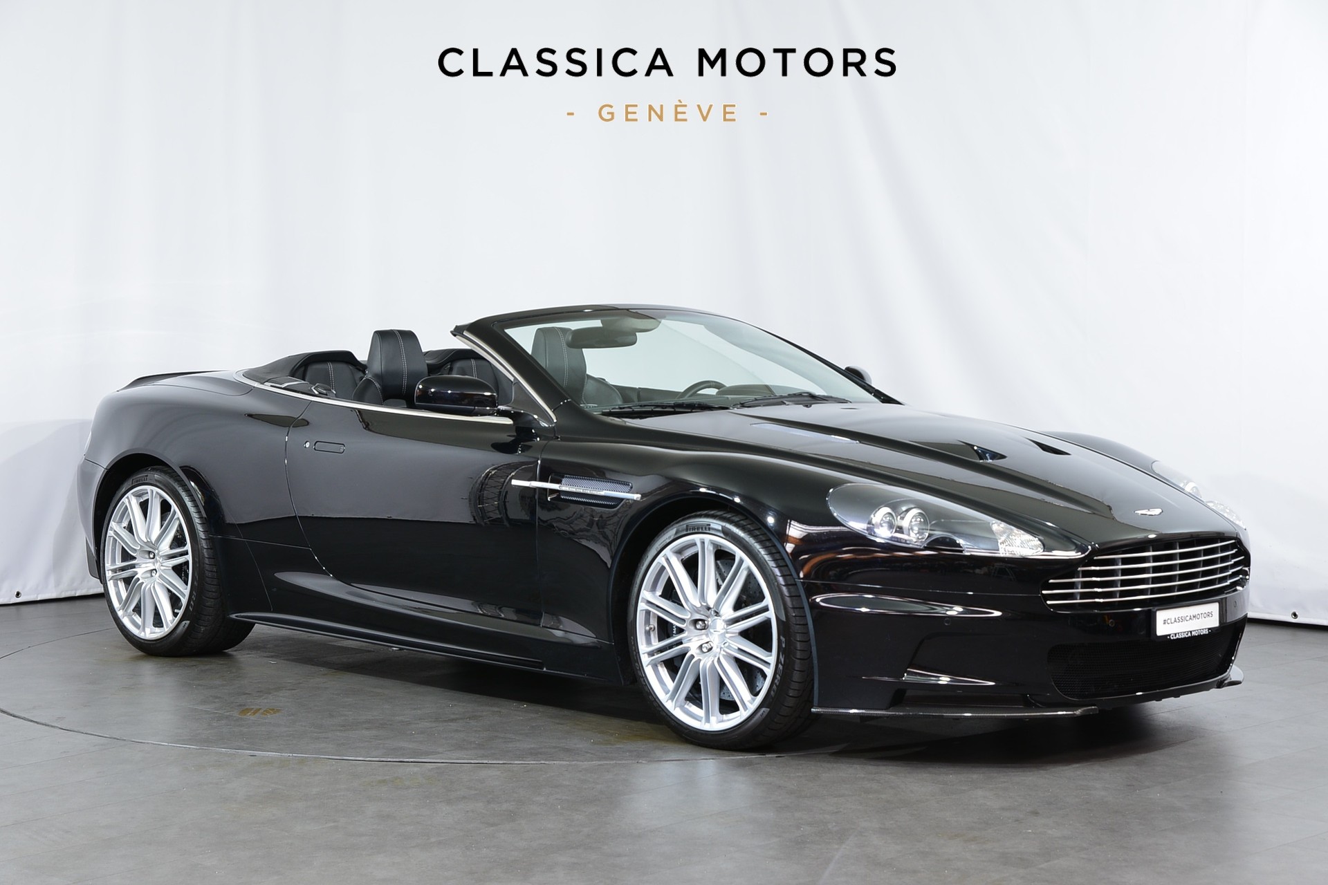 ASTON MARTIN DBS Volante Touchtronic 2-showroom-element-1