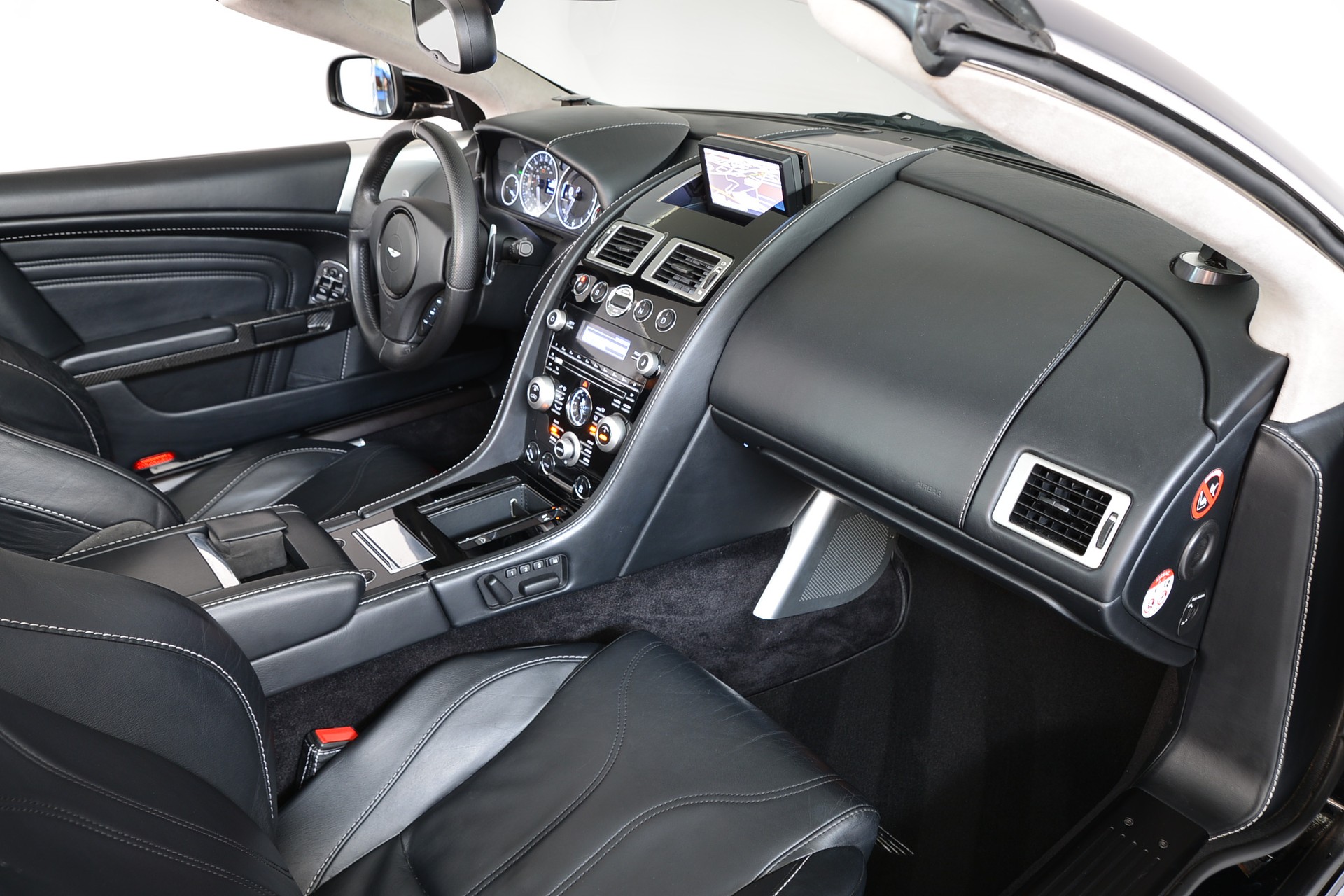 ASTON MARTIN DBS Volante Touchtronic 2-image-11