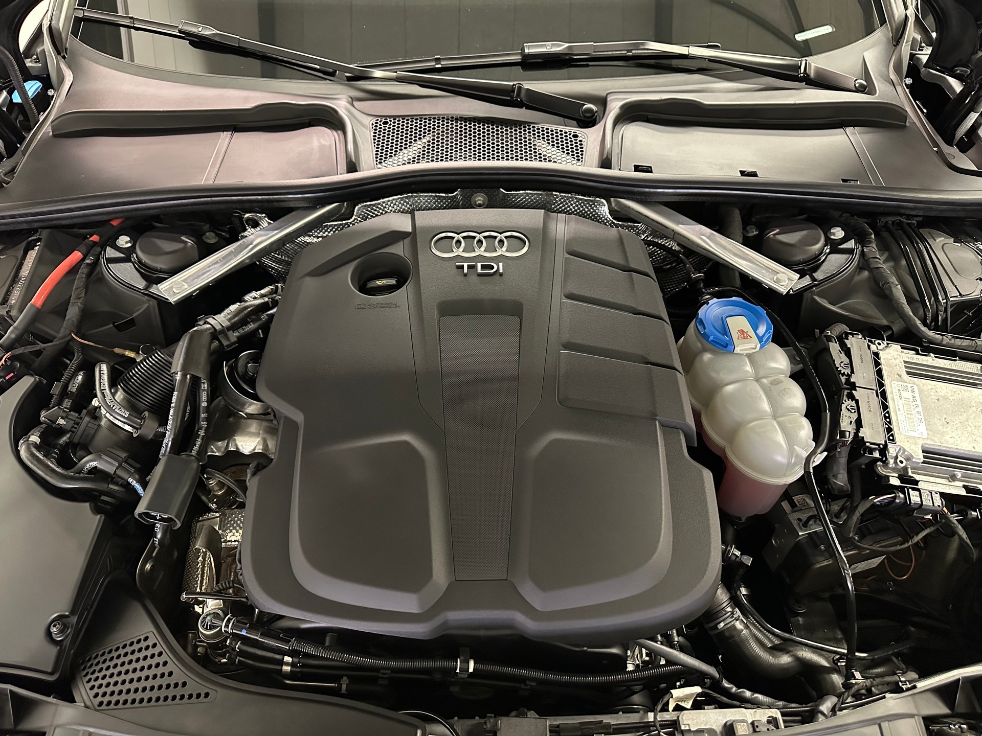 AUDI A4 Avant 2.0 TDI quattro S-tronic-image-8
