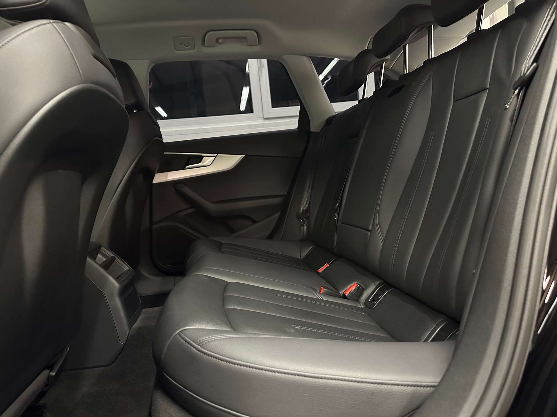 AUDI A4 Avant 2.0 TDI quattro S-tronic-image-5