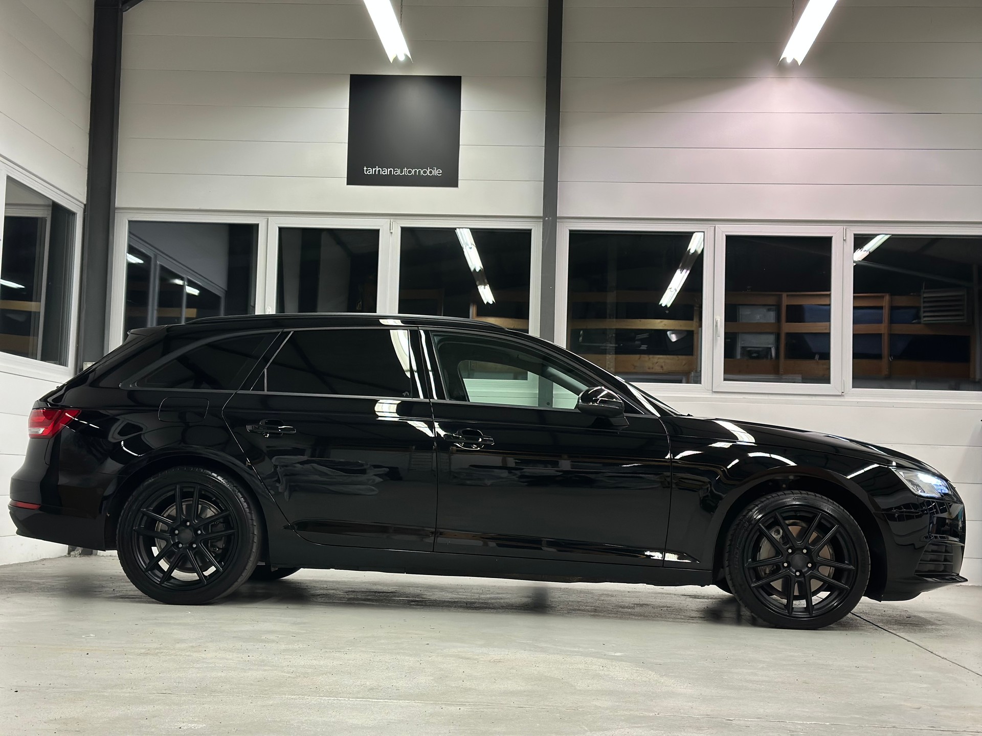 AUDI A4 Avant 2.0 TDI quattro S-tronic-image-2