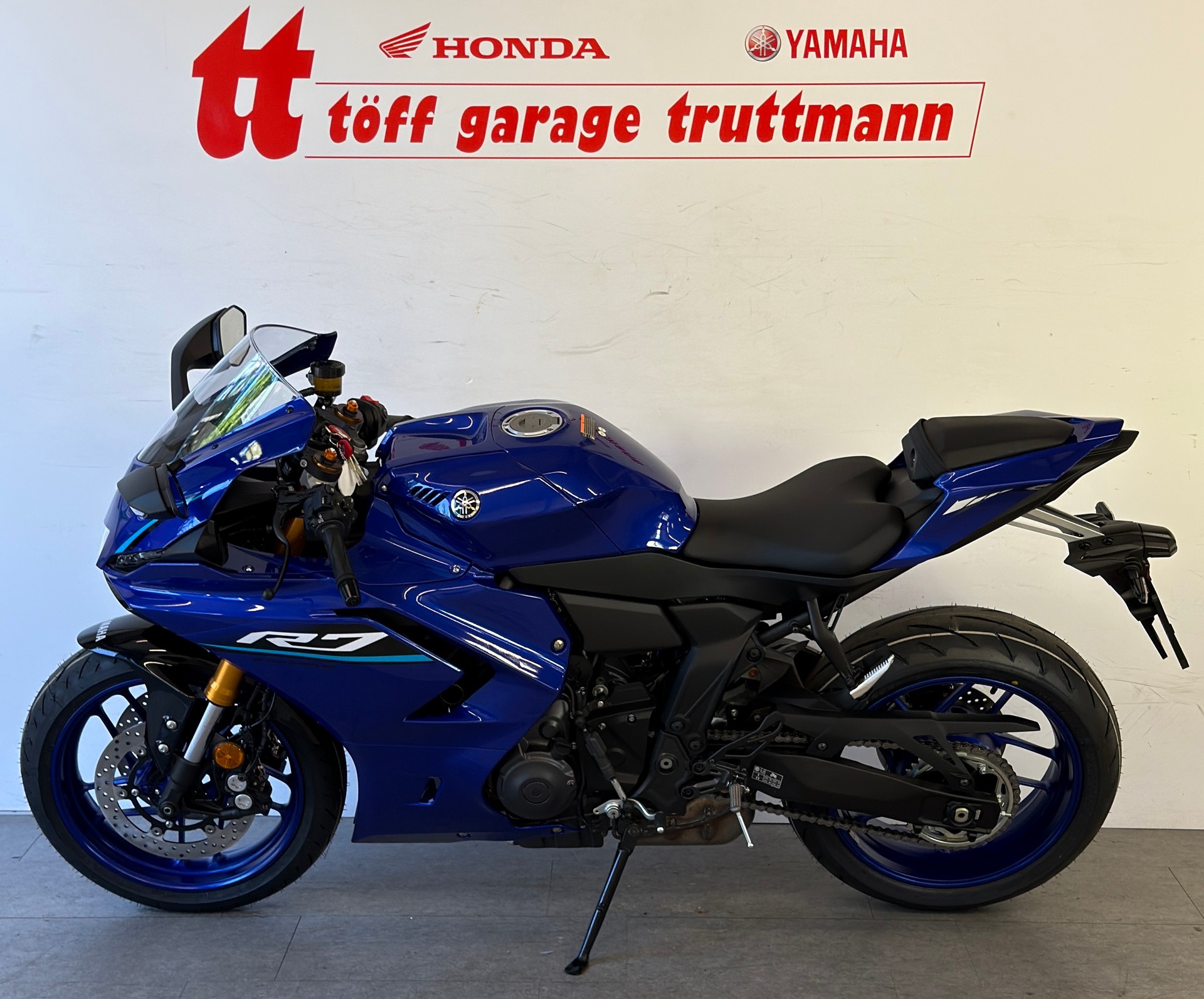 YAMAHA YZF-R7-image-1