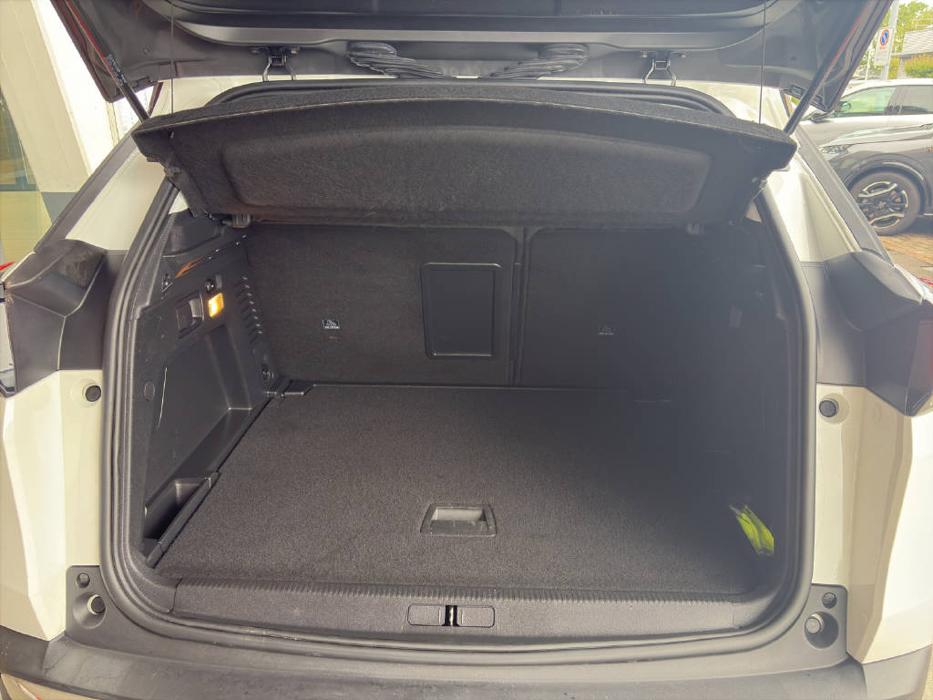 PEUGEOT 3008 1.2 PureTech Allure-image-8