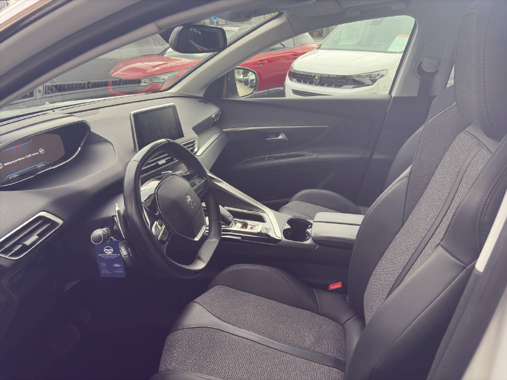 PEUGEOT 3008 1.2 PureTech Allure-image-4