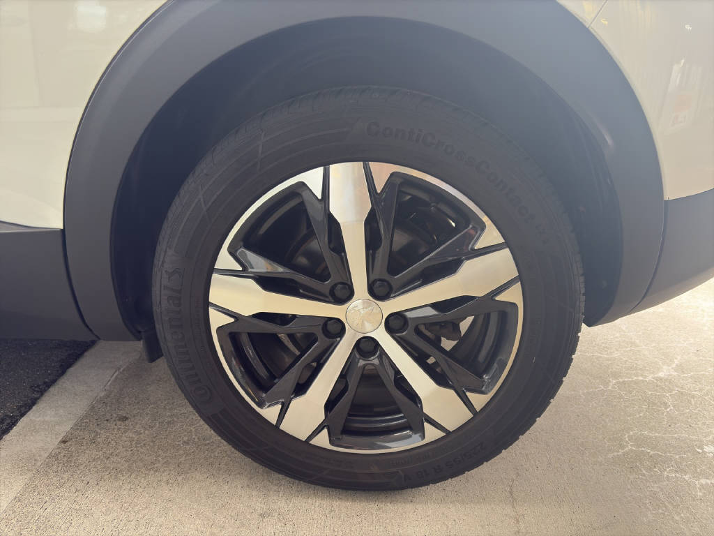 PEUGEOT 3008 1.2 PureTech Allure-image-9