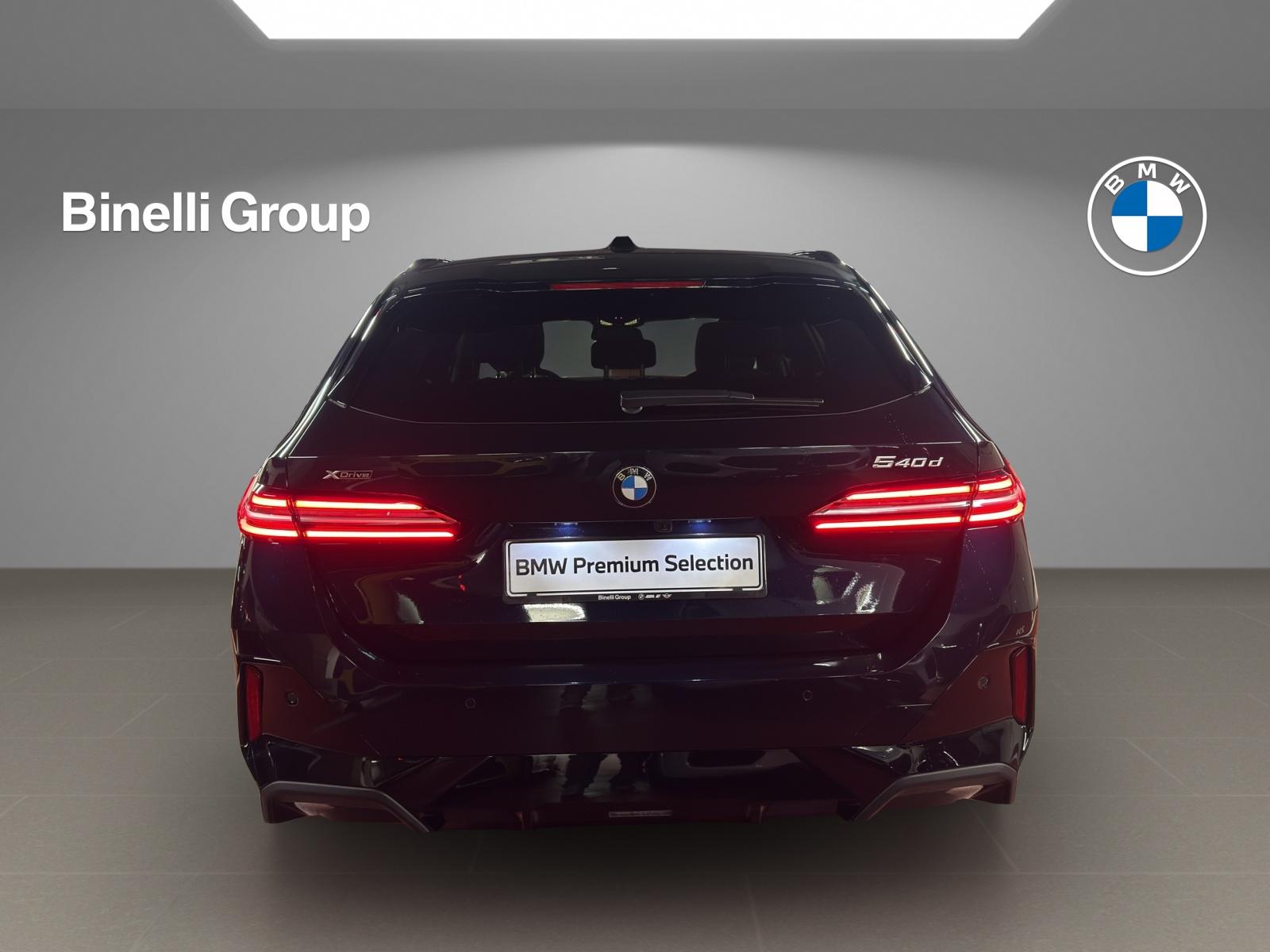 BMW 540d xDrive Touring M-SportPaket-showroom-element-3