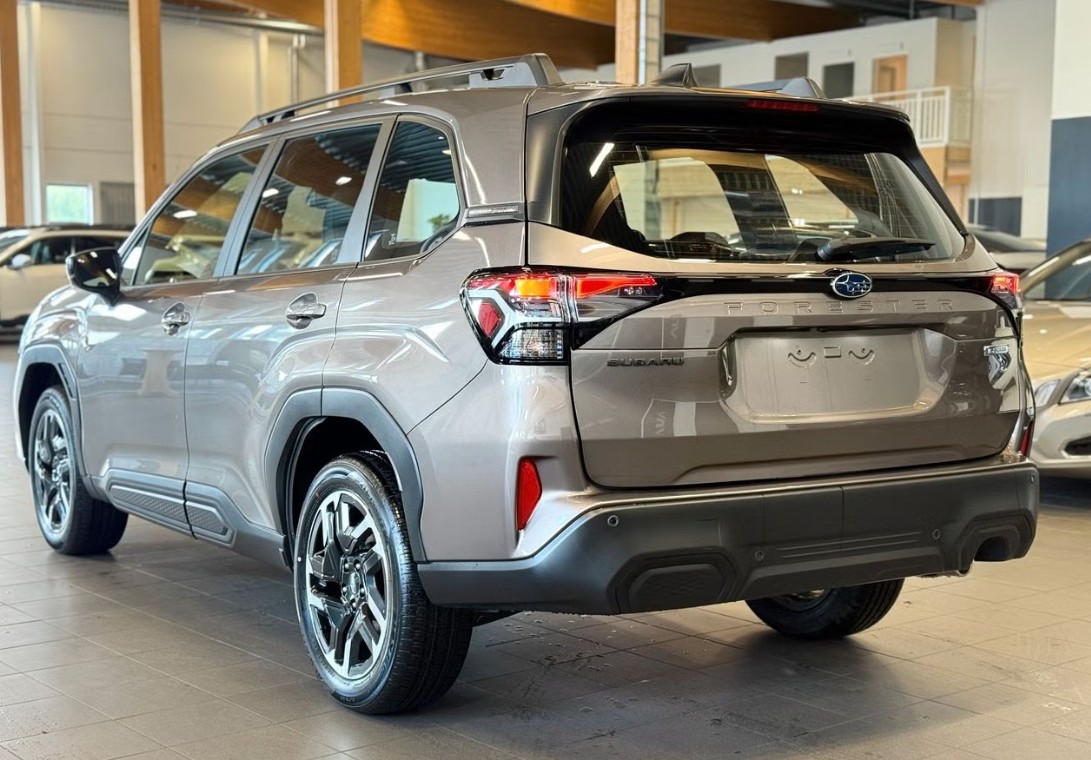 SUBARU Forester 2.0i e-Boxer Advantage Lineartronic-image-3