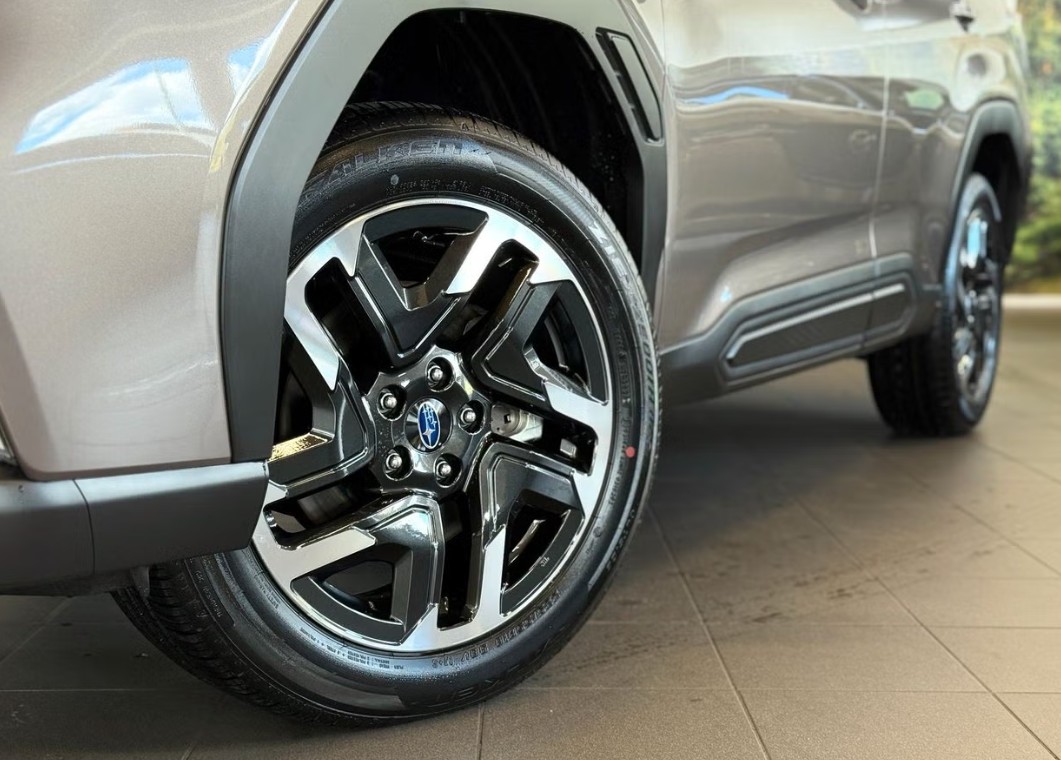 SUBARU Forester 2.0i e-Boxer Advantage Lineartronic-image-4