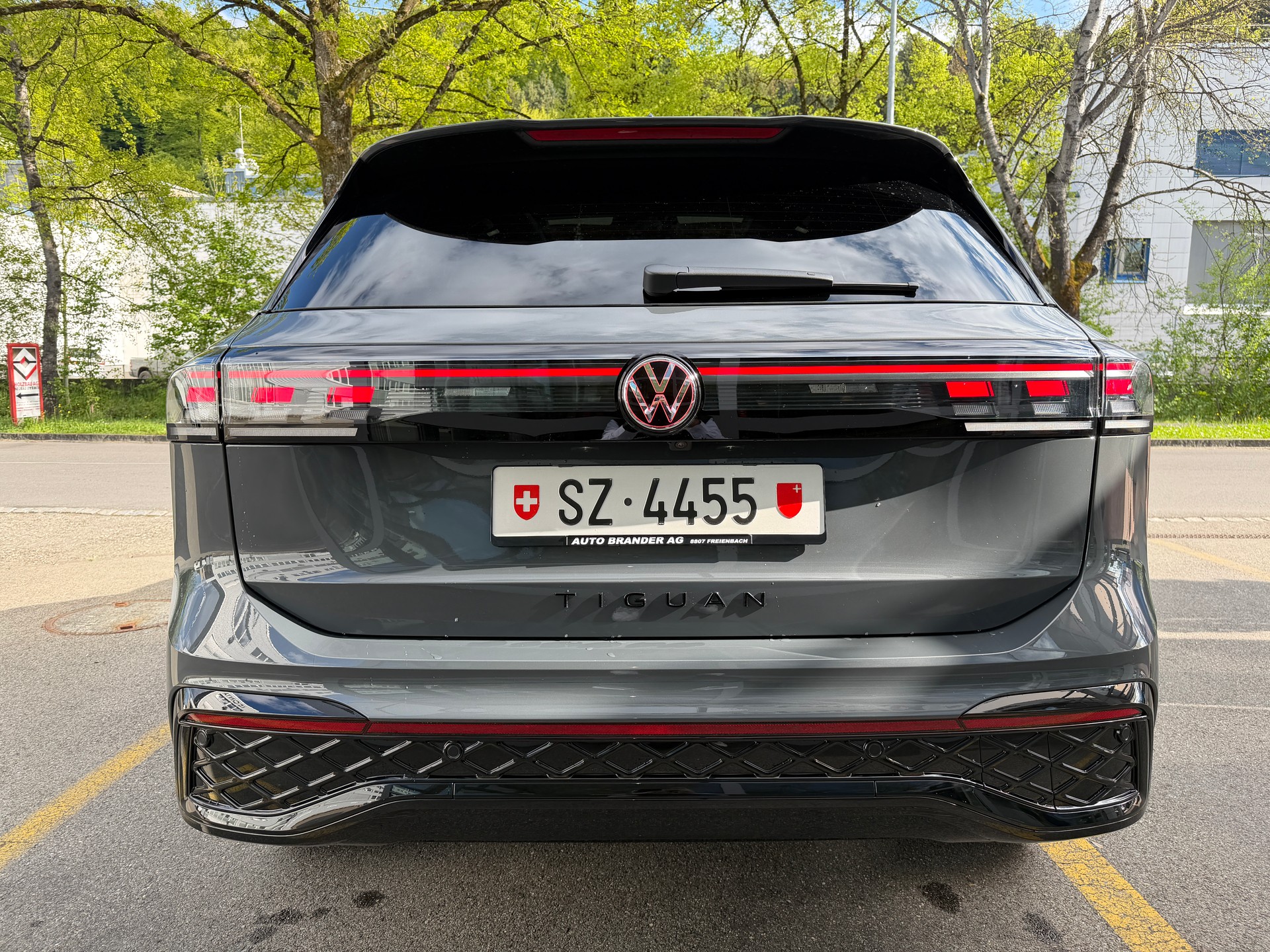 VW Tiguan 2.0 TSI DSG R-Line 4Motion-image-4