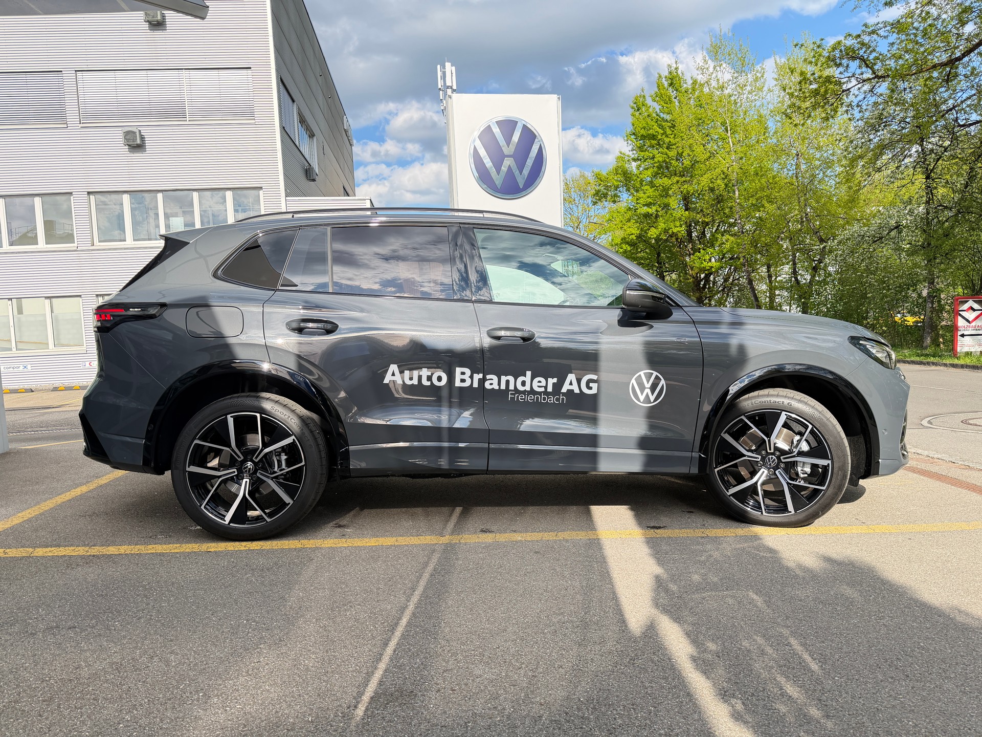 VW Tiguan 2.0 TSI DSG R-Line 4Motion-image-5
