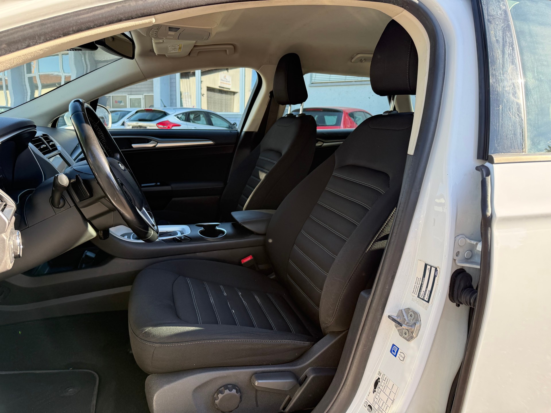 FORD Mondeo 2.0 TDCi Business Plus PowerShift-image-7