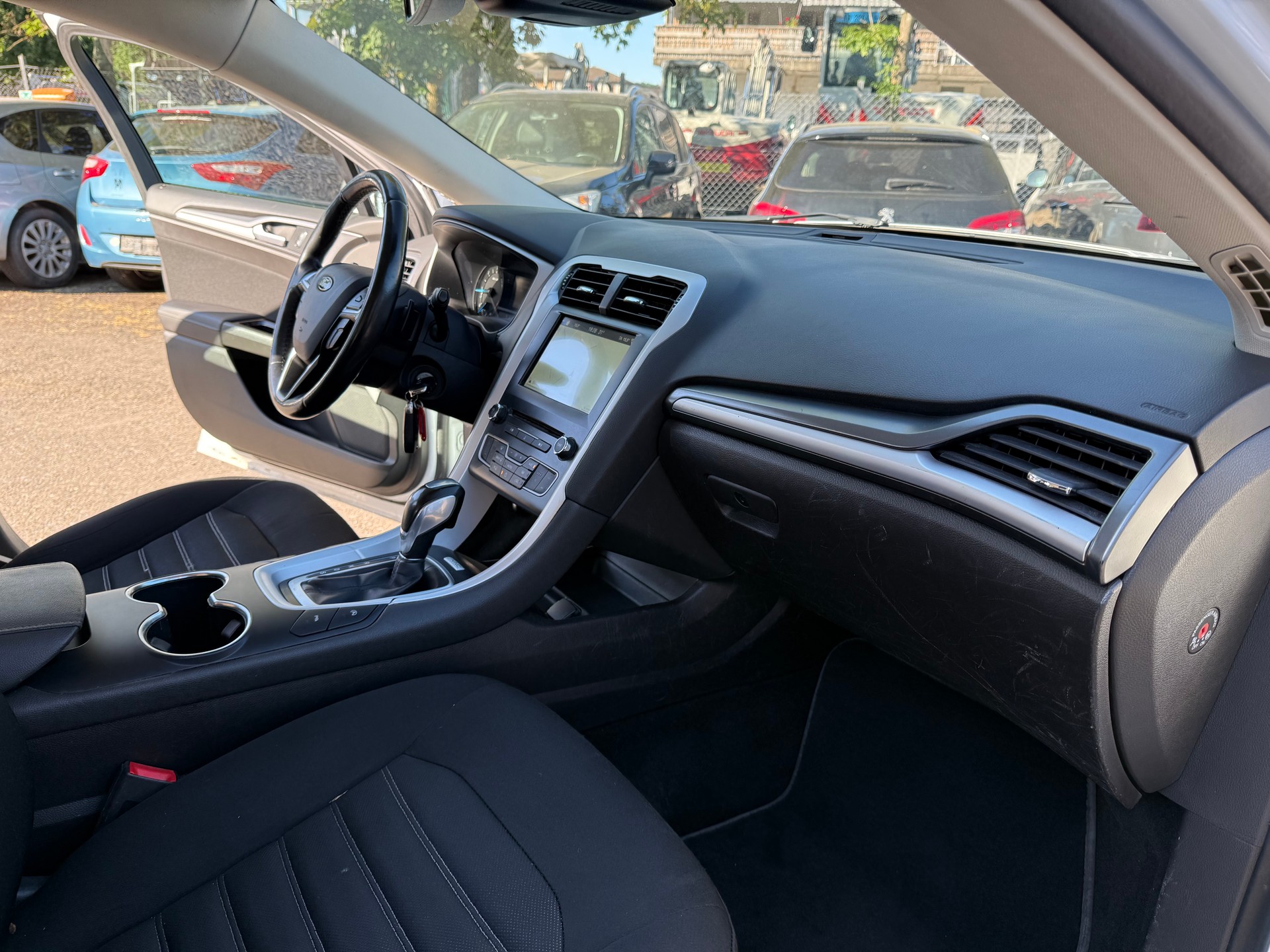 FORD Mondeo 2.0 TDCi Business Plus PowerShift-image-8