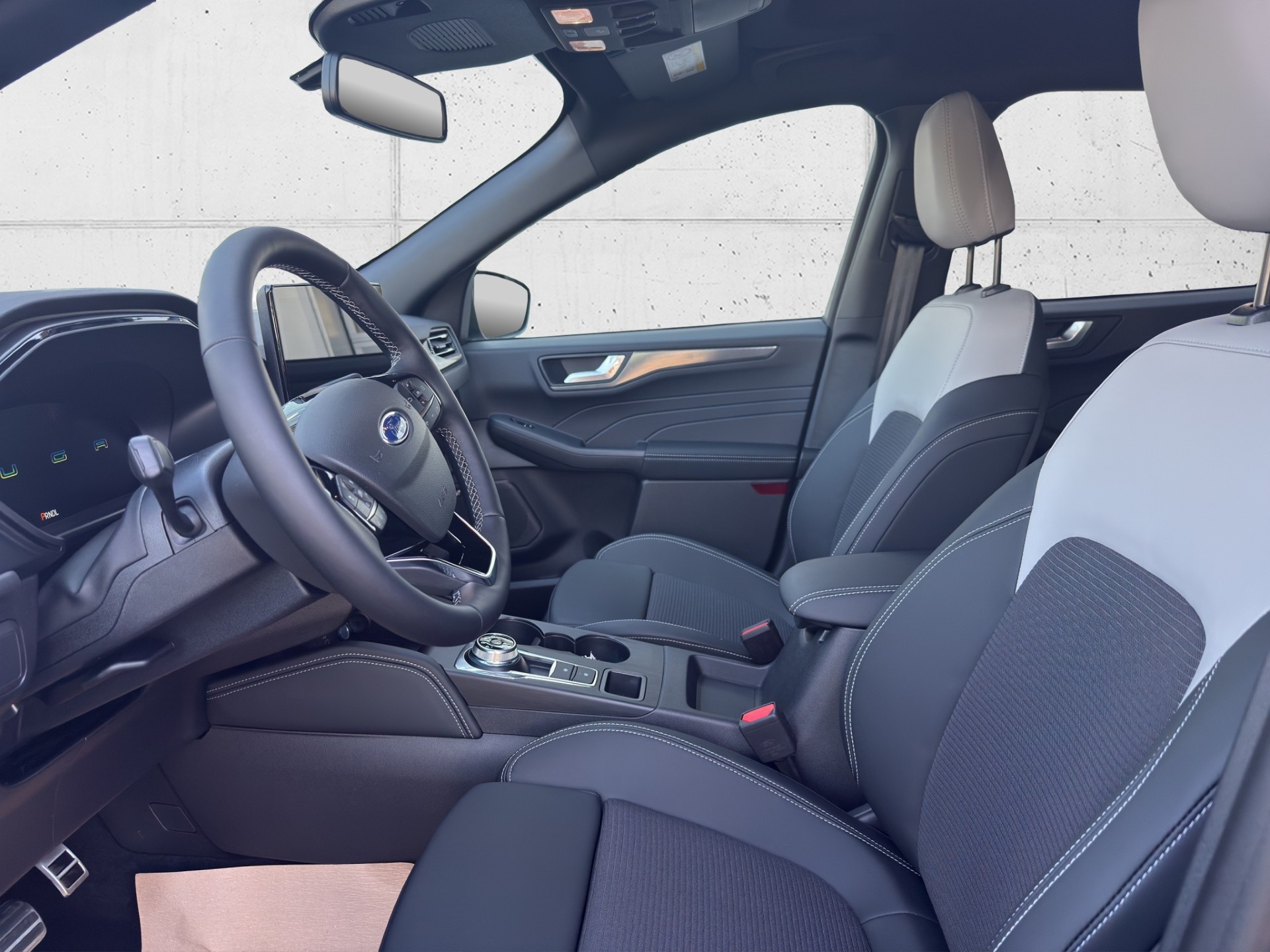 FORD Kuga 2.5 Hybrid Sound Edition 4x4-image-8
